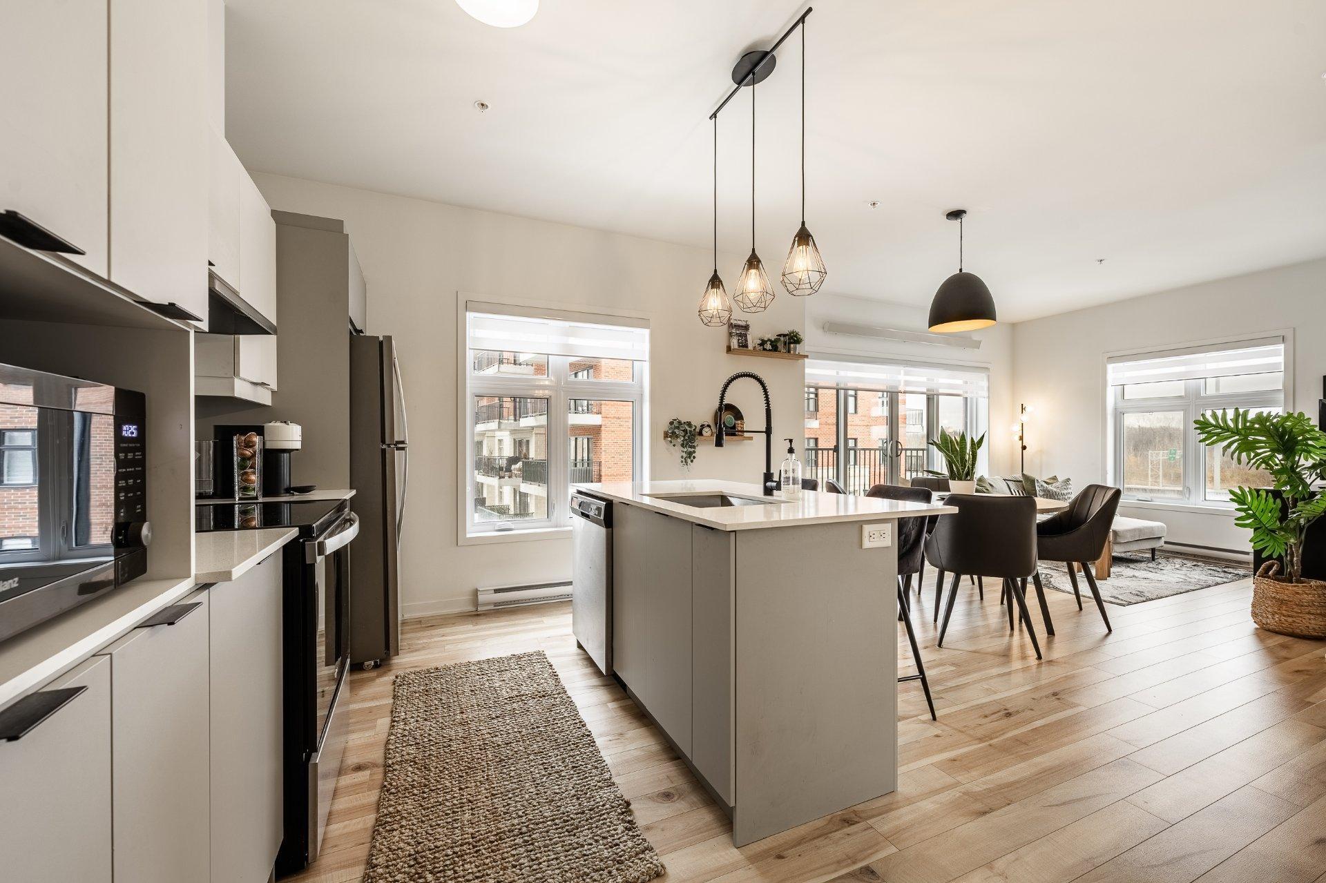 









9175


Rue Lennon

, 310,
Brossard,




QC
J4Y0S3

