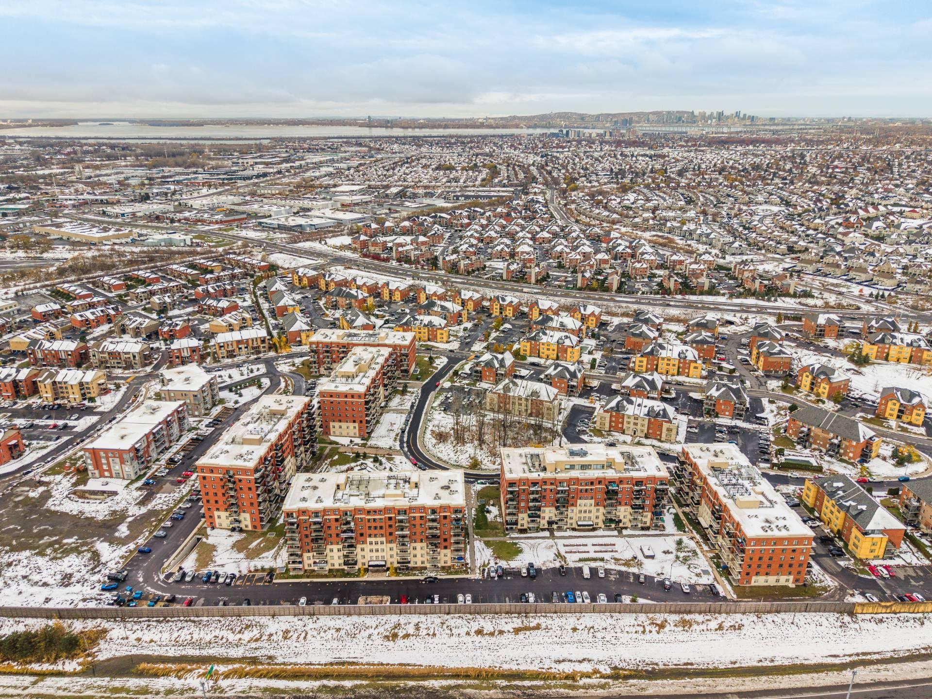 









9175


Rue Lennon

, 310,
Brossard,




QC
J4Y0S3

