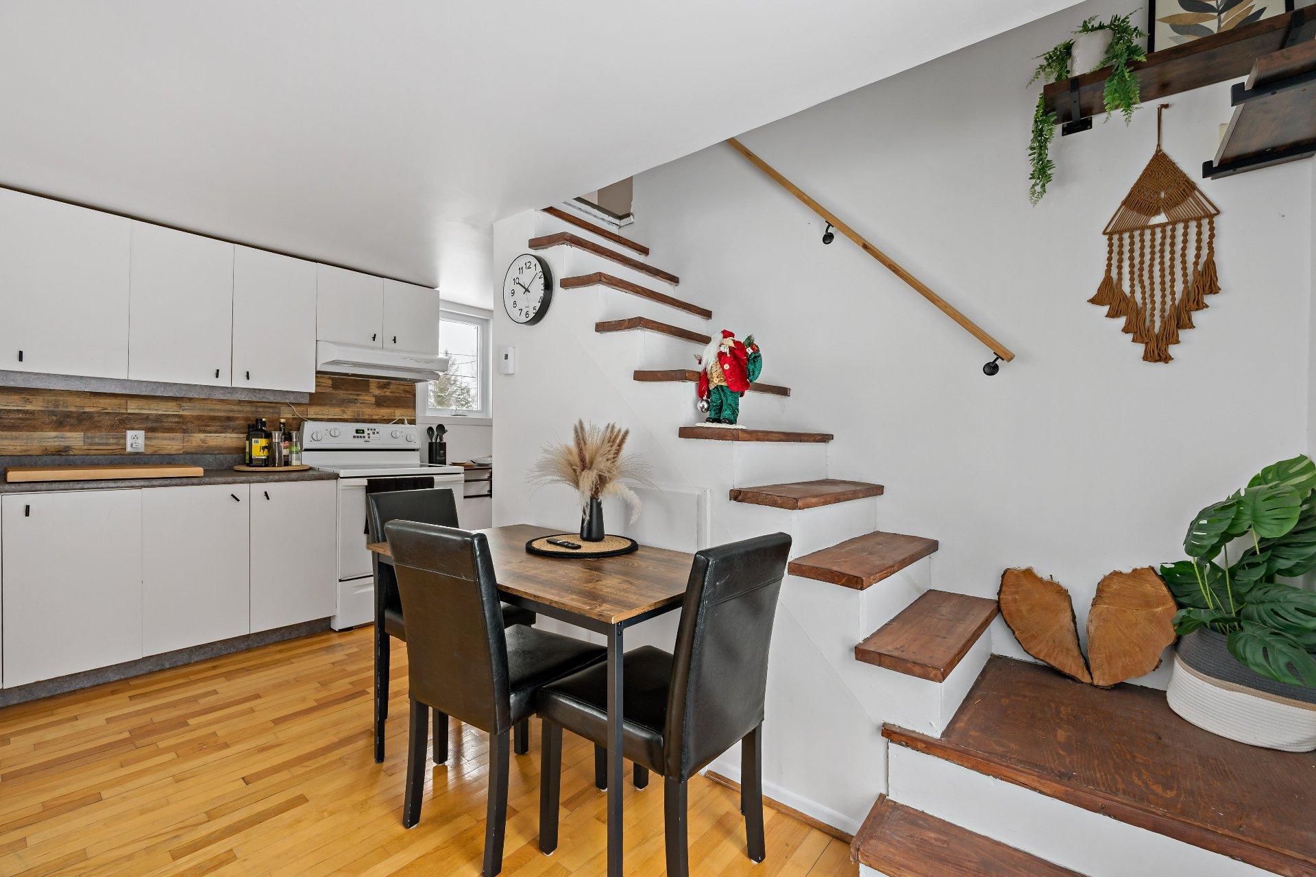 









352


Ch. du Lac-Rossignol

,
Lac-Supérieur,




QC
J0T1J0

