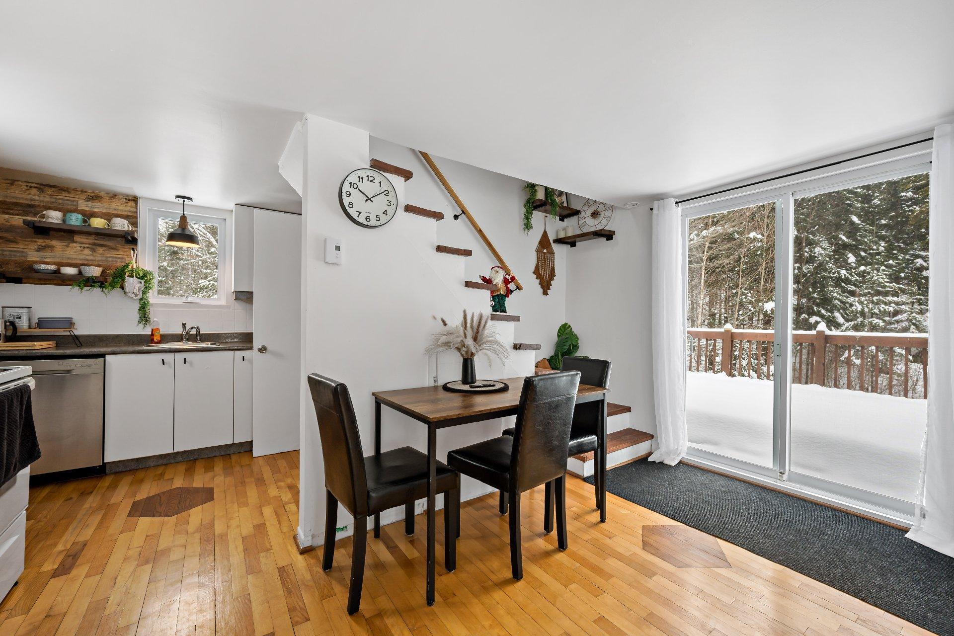 









352


Ch. du Lac-Rossignol

,
Lac-Supérieur,




QC
J0T1J0

