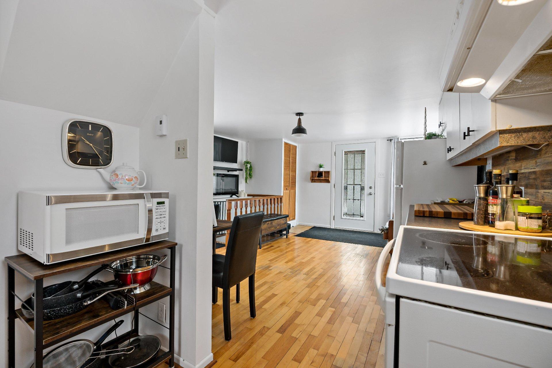 









352


Ch. du Lac-Rossignol

,
Lac-Supérieur,




QC
J0T1J0

