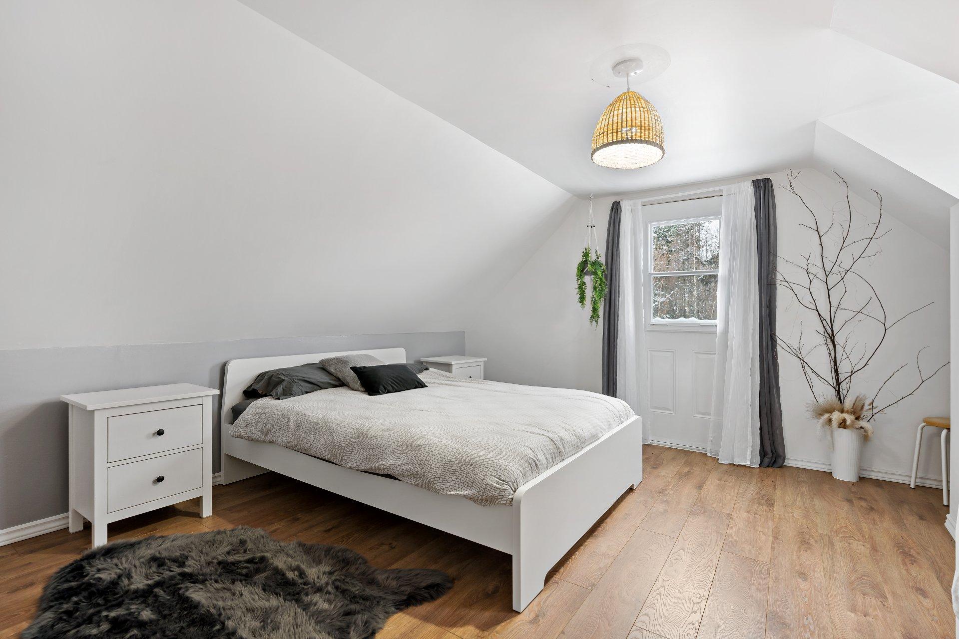 









352


Ch. du Lac-Rossignol

,
Lac-Supérieur,




QC
J0T1J0

