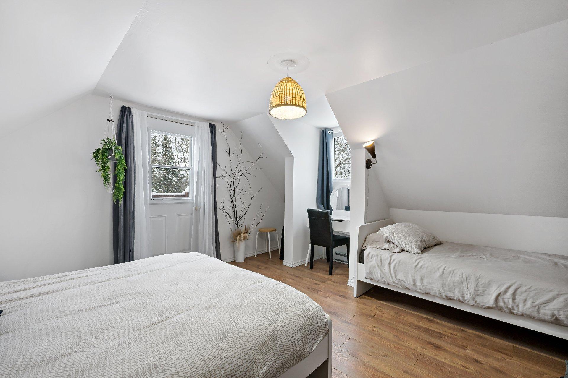 









352


Ch. du Lac-Rossignol

,
Lac-Supérieur,




QC
J0T1J0

