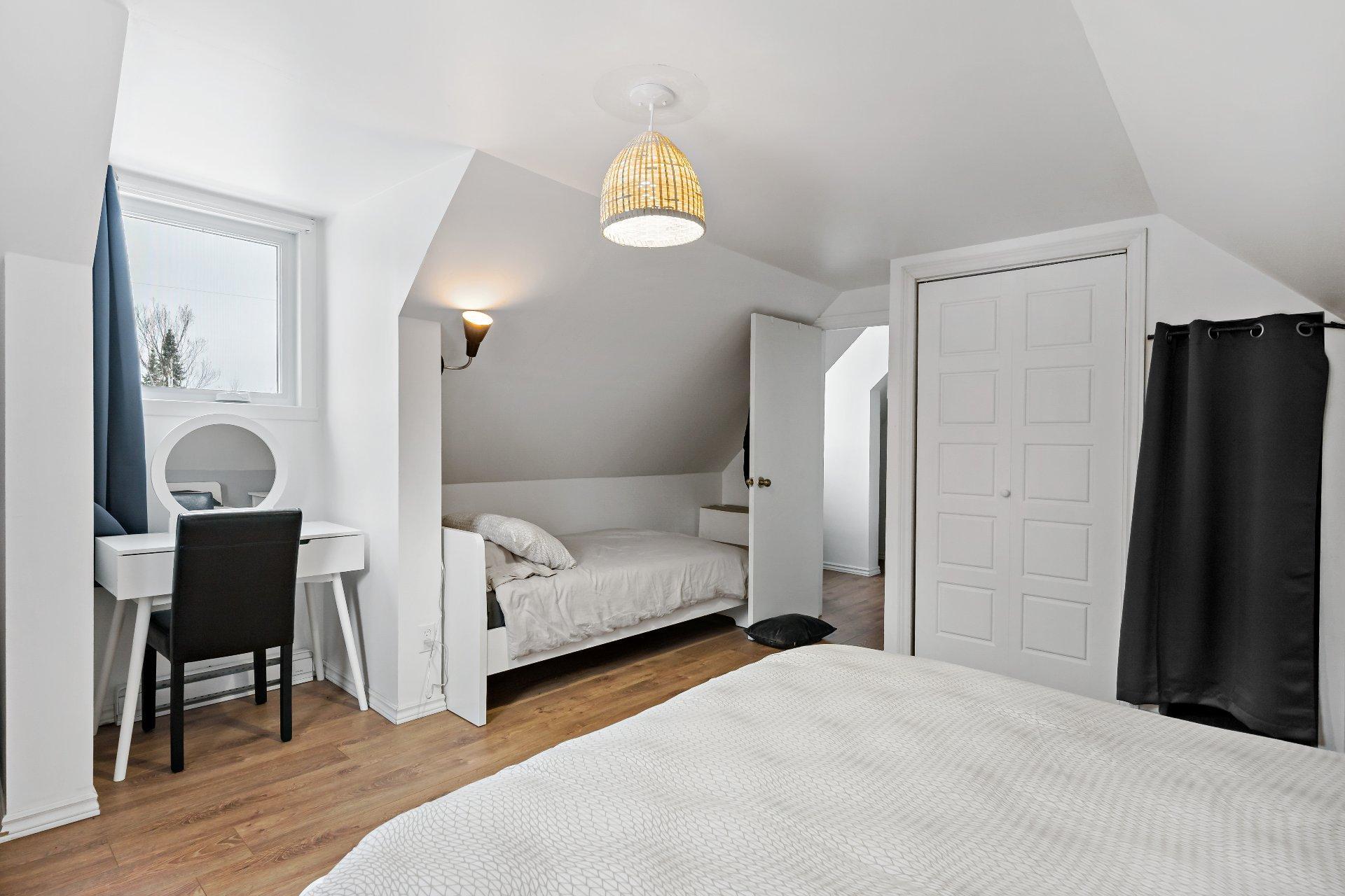 









352


Ch. du Lac-Rossignol

,
Lac-Supérieur,




QC
J0T1J0

