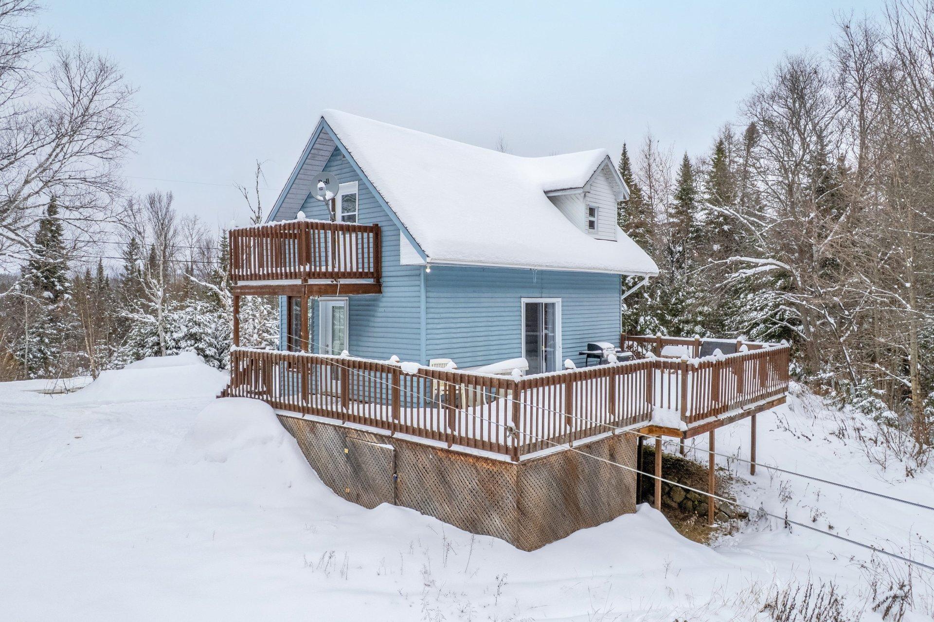 









352


Ch. du Lac-Rossignol

,
Lac-Supérieur,




QC
J0T1J0

