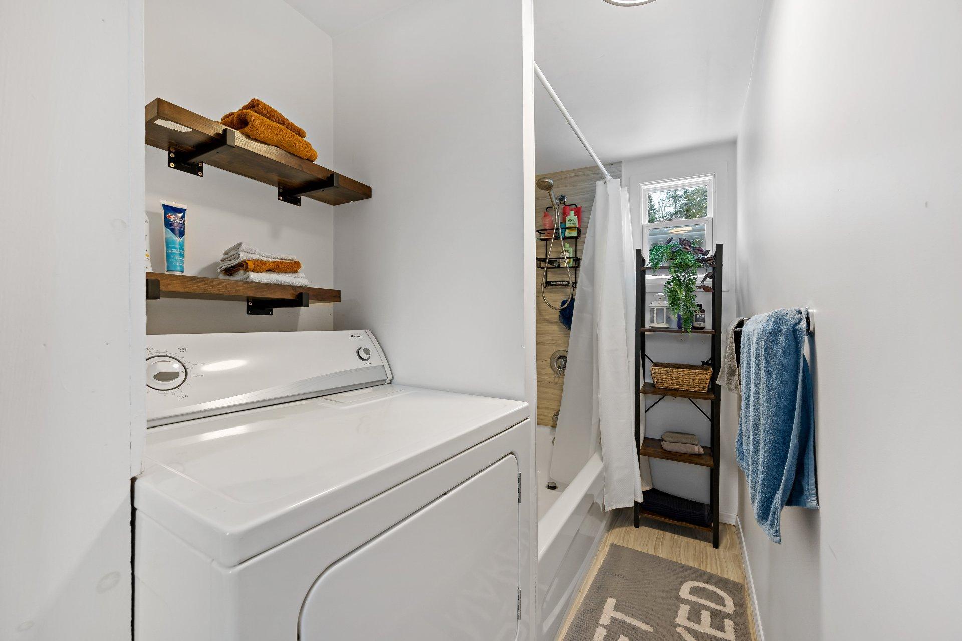 









352


Ch. du Lac-Rossignol

,
Lac-Supérieur,




QC
J0T1J0

