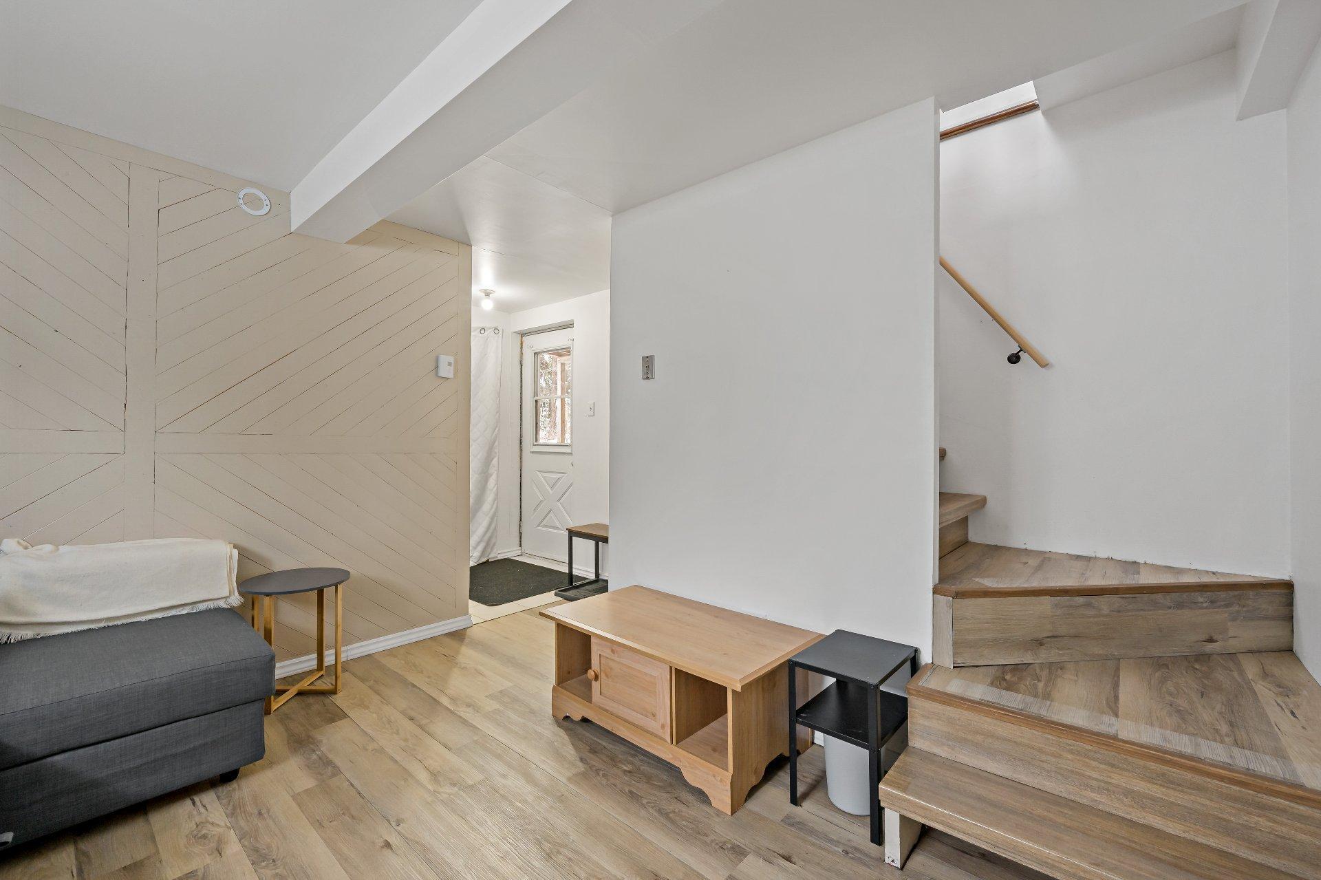 









352


Ch. du Lac-Rossignol

,
Lac-Supérieur,




QC
J0T1J0

