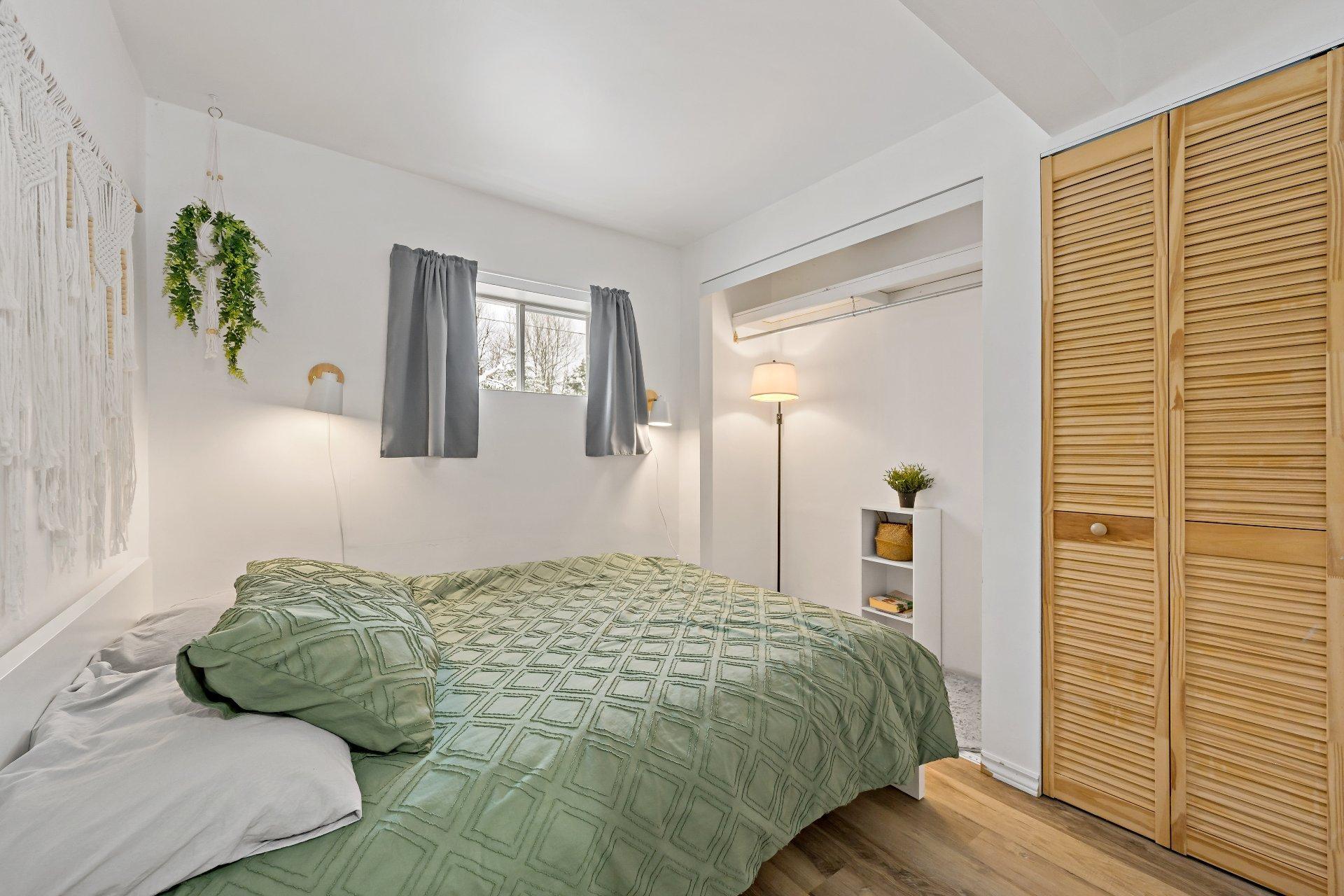 









352


Ch. du Lac-Rossignol

,
Lac-Supérieur,




QC
J0T1J0

