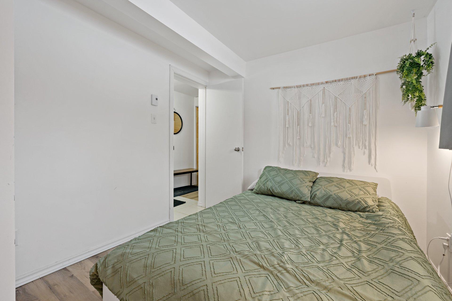 









352


Ch. du Lac-Rossignol

,
Lac-Supérieur,




QC
J0T1J0

