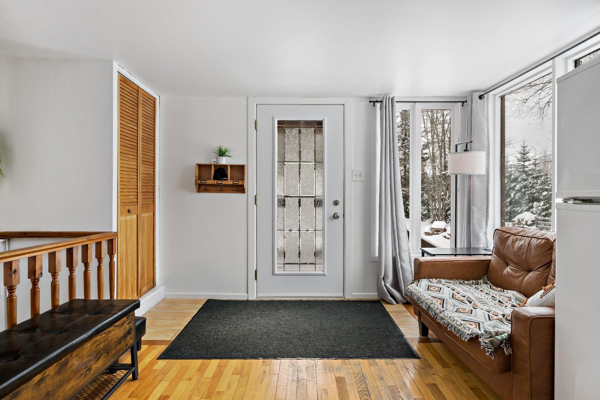 









352


Ch. du Lac-Rossignol

,
Lac-Supérieur,




QC
J0T1J0

