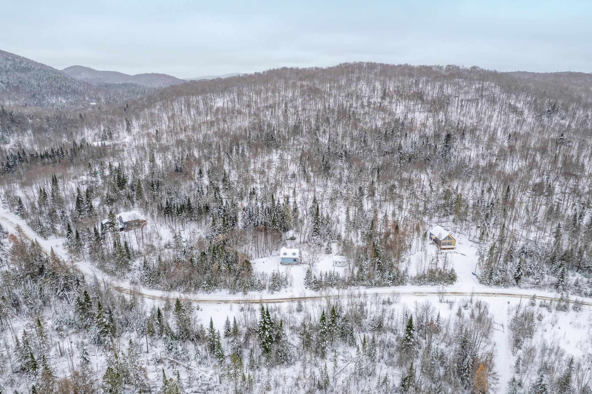 









352


Ch. du Lac-Rossignol

,
Lac-Supérieur,




QC
J0T1J0

