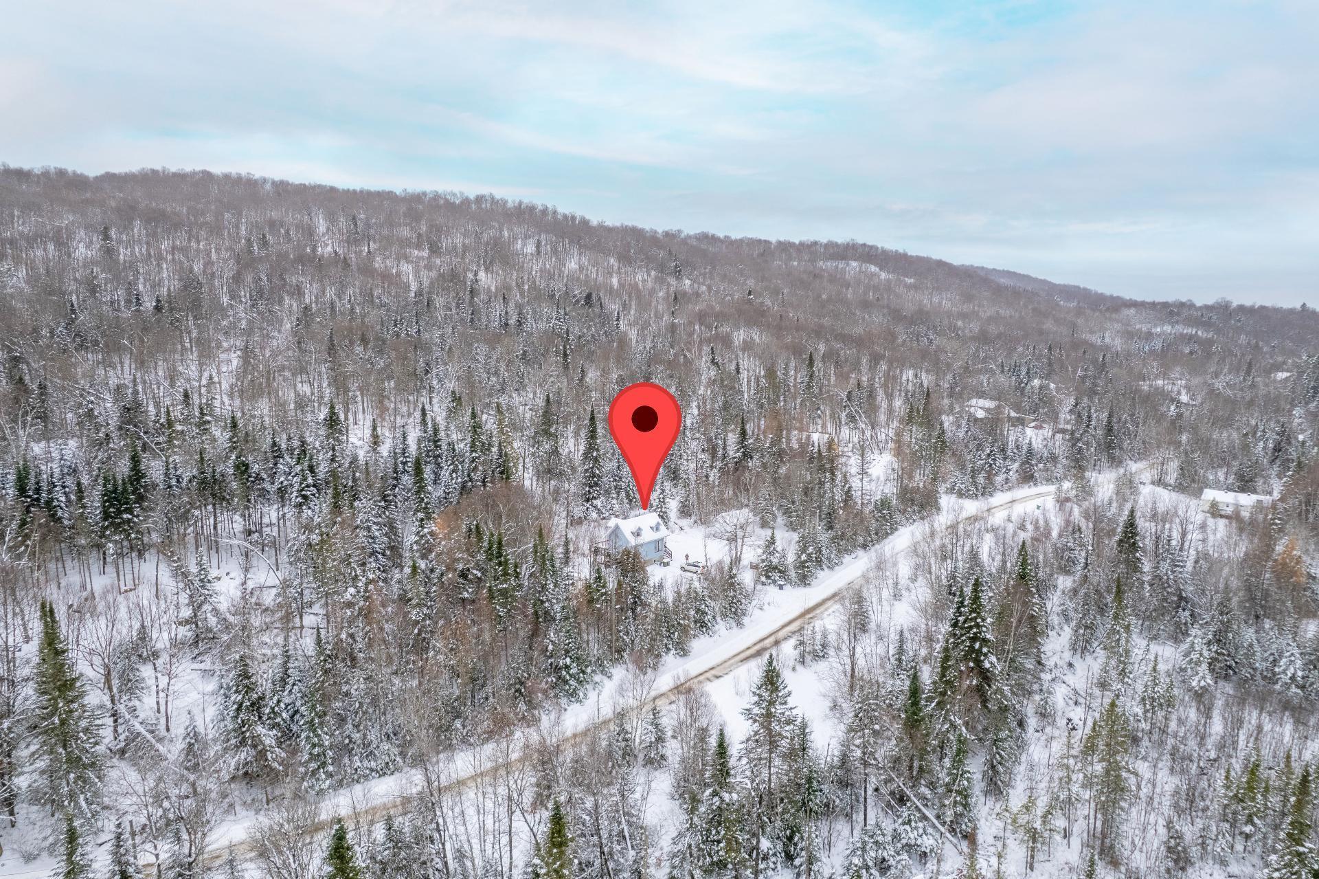 









352


Ch. du Lac-Rossignol

,
Lac-Supérieur,




QC
J0T1J0

