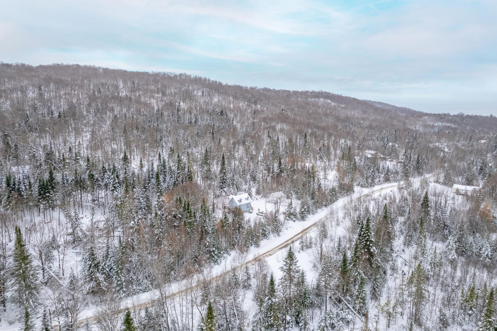 









352


Ch. du Lac-Rossignol

,
Lac-Supérieur,




QC
J0T1J0

