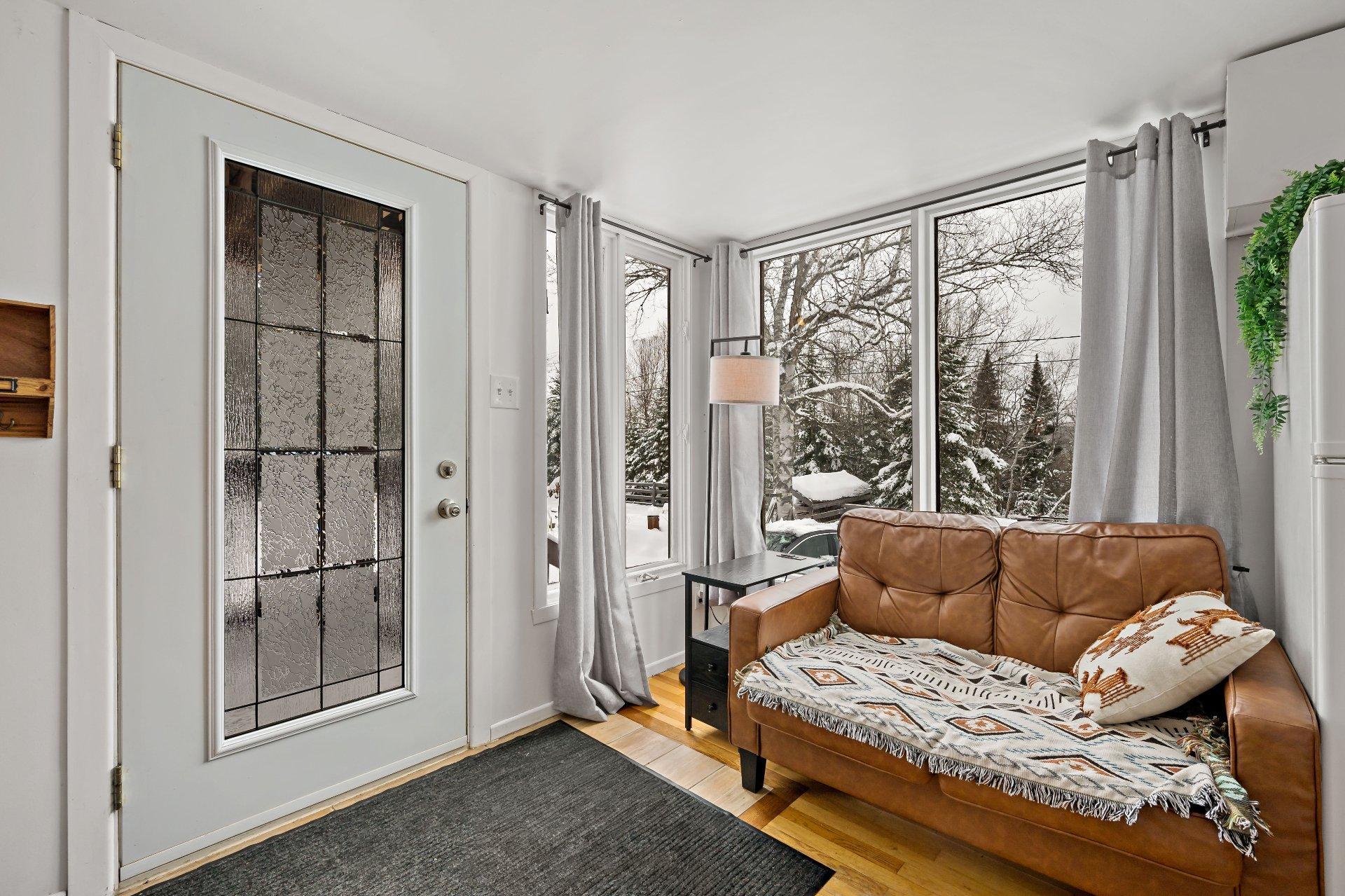 









352


Ch. du Lac-Rossignol

,
Lac-Supérieur,




QC
J0T1J0

