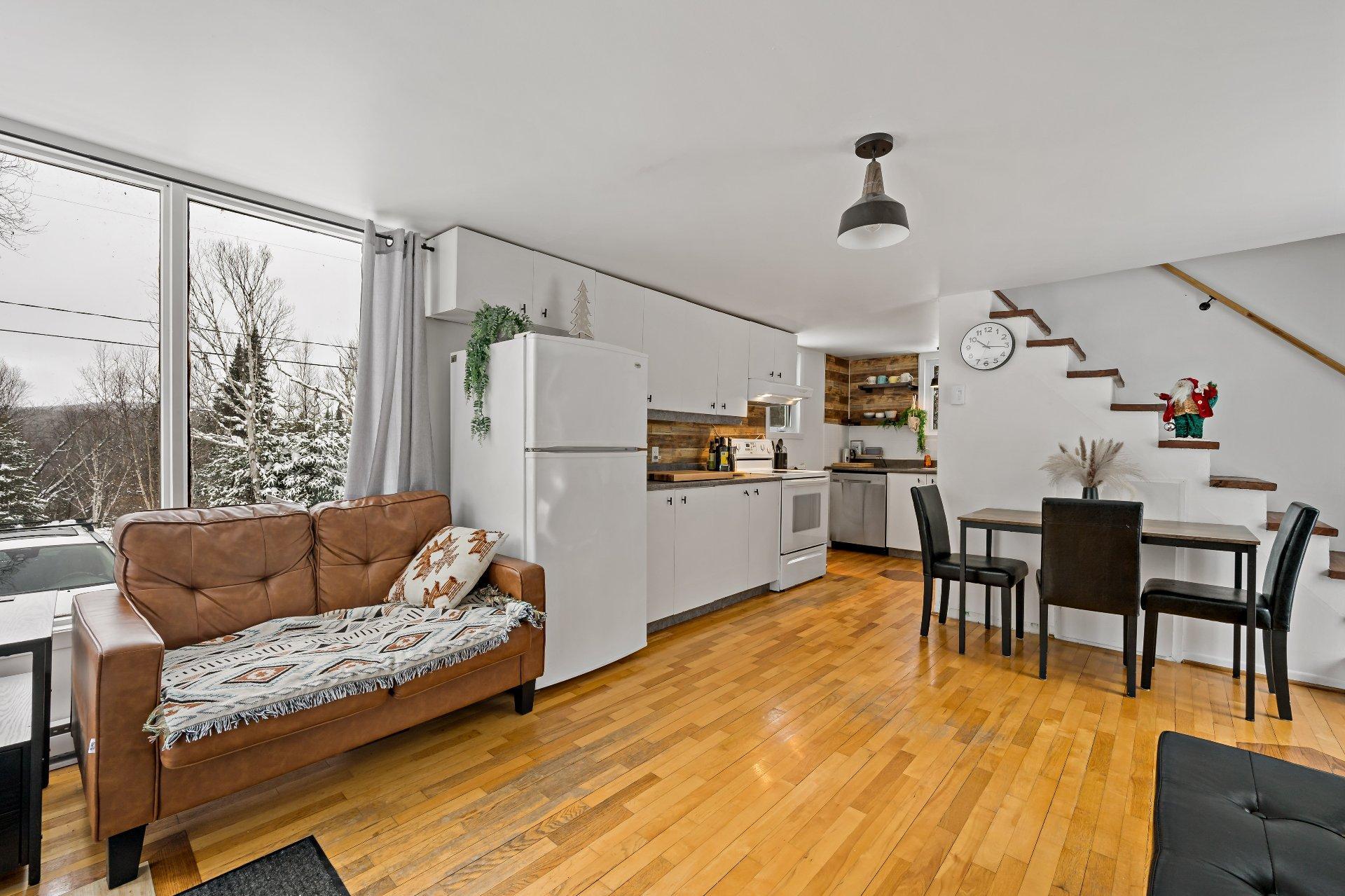 









352


Ch. du Lac-Rossignol

,
Lac-Supérieur,




QC
J0T1J0

