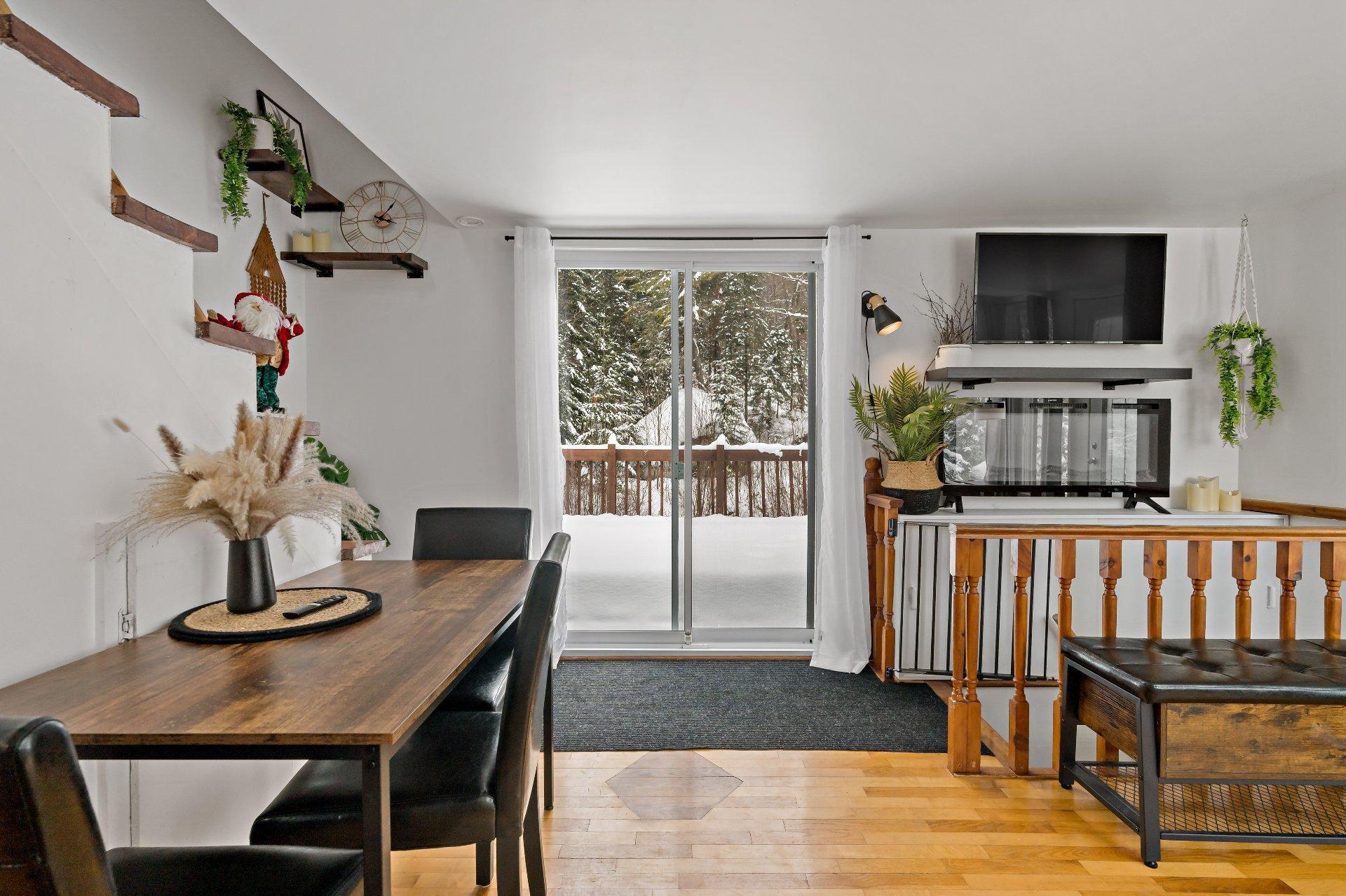 









352


Ch. du Lac-Rossignol

,
Lac-Supérieur,




QC
J0T1J0

