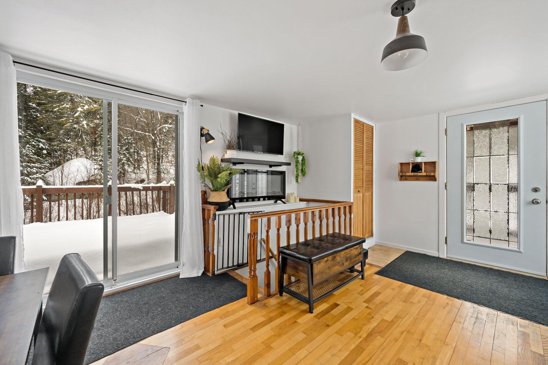 









352


Ch. du Lac-Rossignol

,
Lac-Supérieur,




QC
J0T1J0

