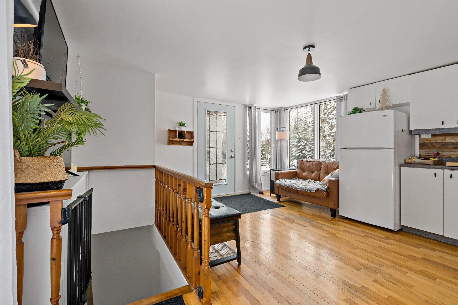 









352


Ch. du Lac-Rossignol

,
Lac-Supérieur,




QC
J0T1J0

