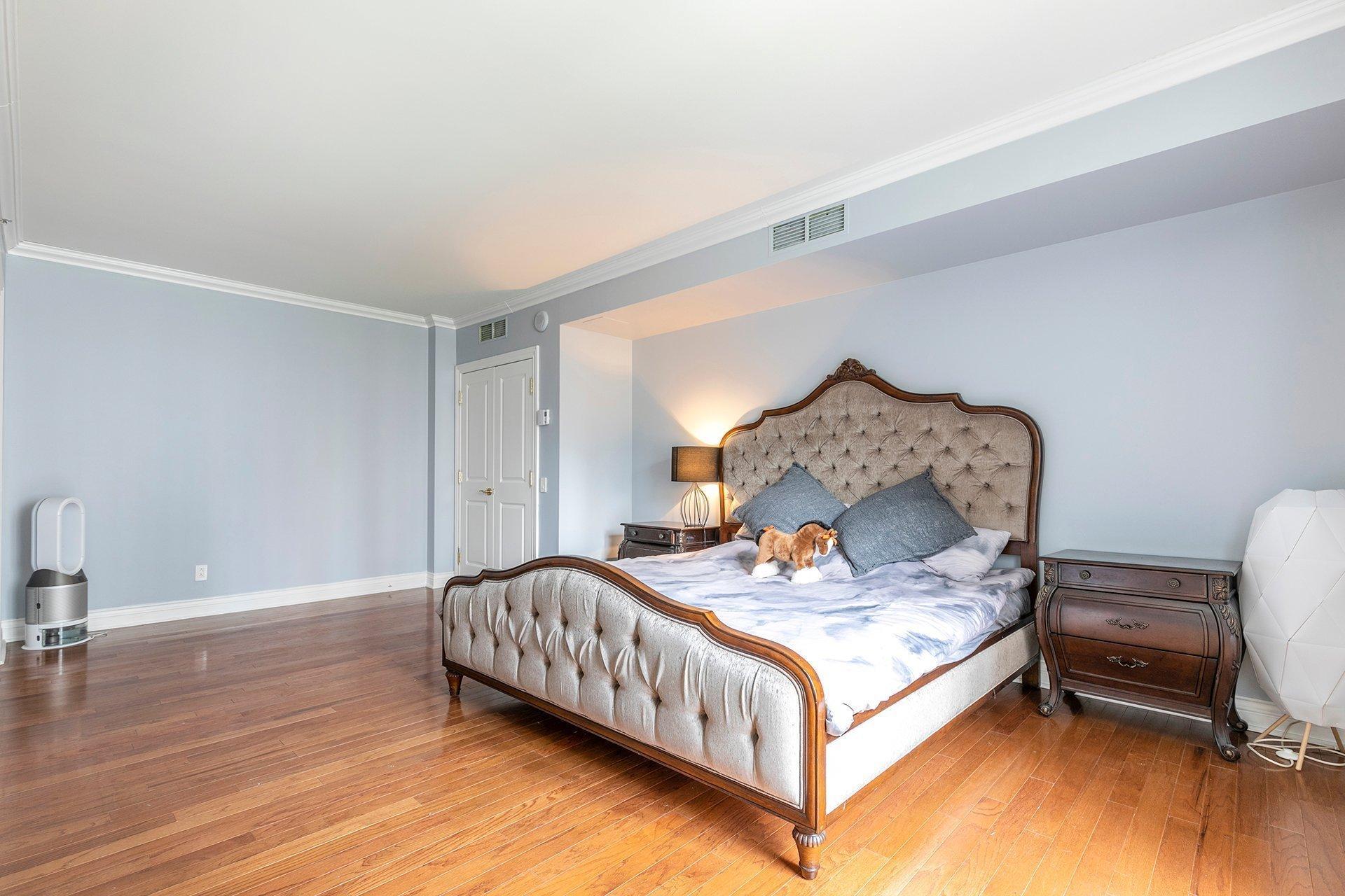 









1210


Boul. De Maisonneuve O.

, 5H,
Montréal (Ville-Marie),




QC
H3A0A2

