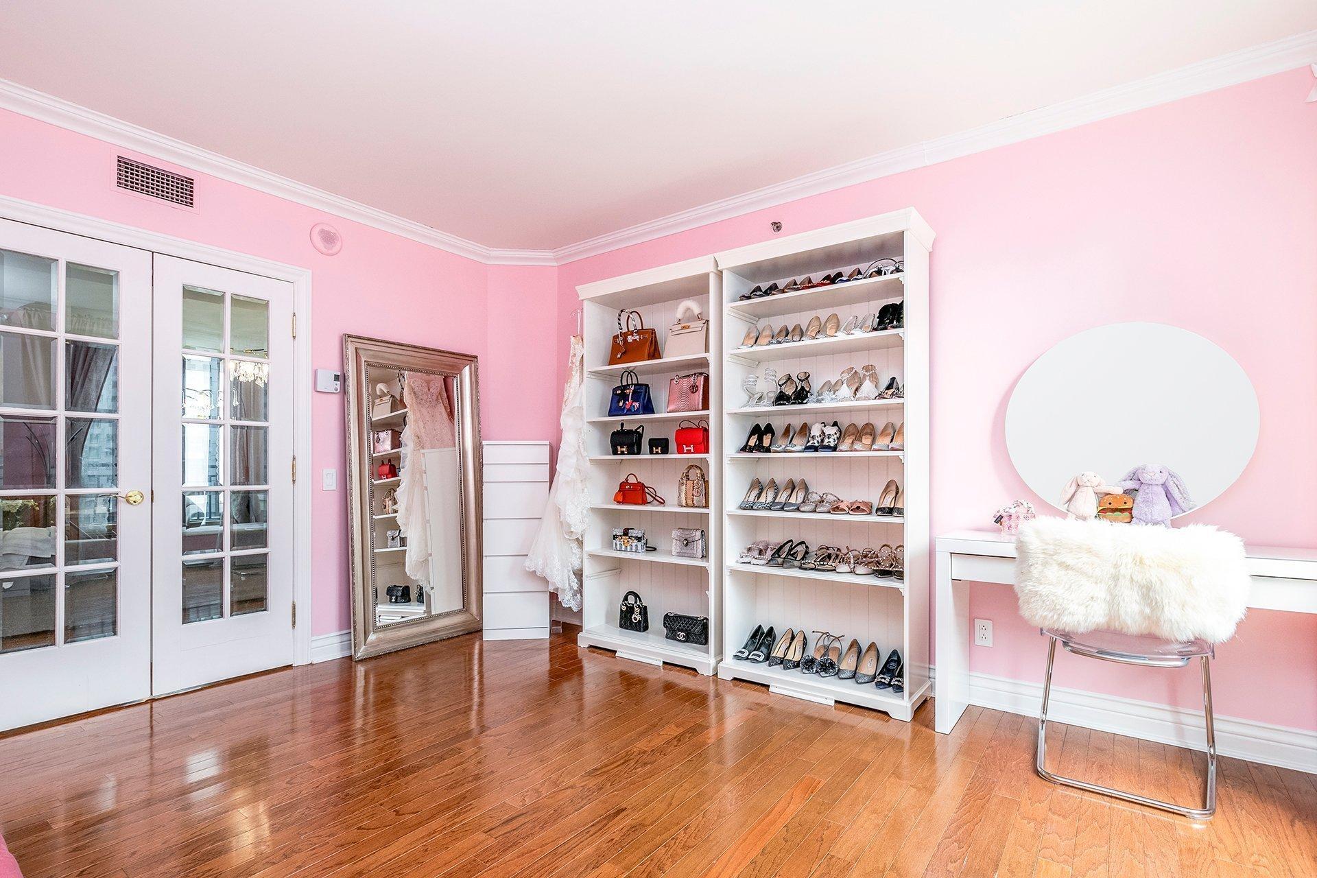 









1210


Boul. De Maisonneuve O.

, 5H,
Montréal (Ville-Marie),




QC
H3A0A2

