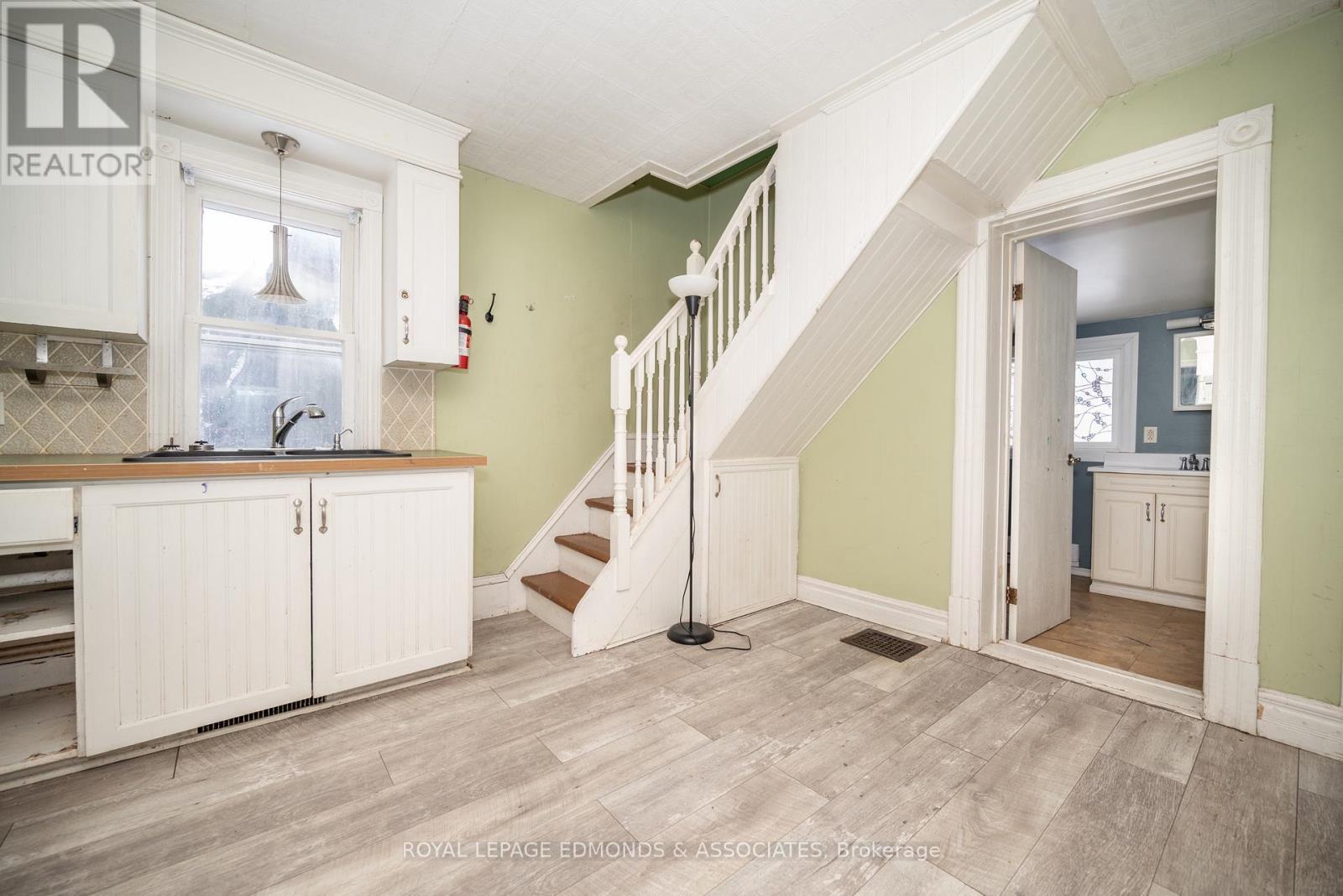 












198 MCALLISTER STREET

,
Pembroke,




Ontario
K8A3G2

