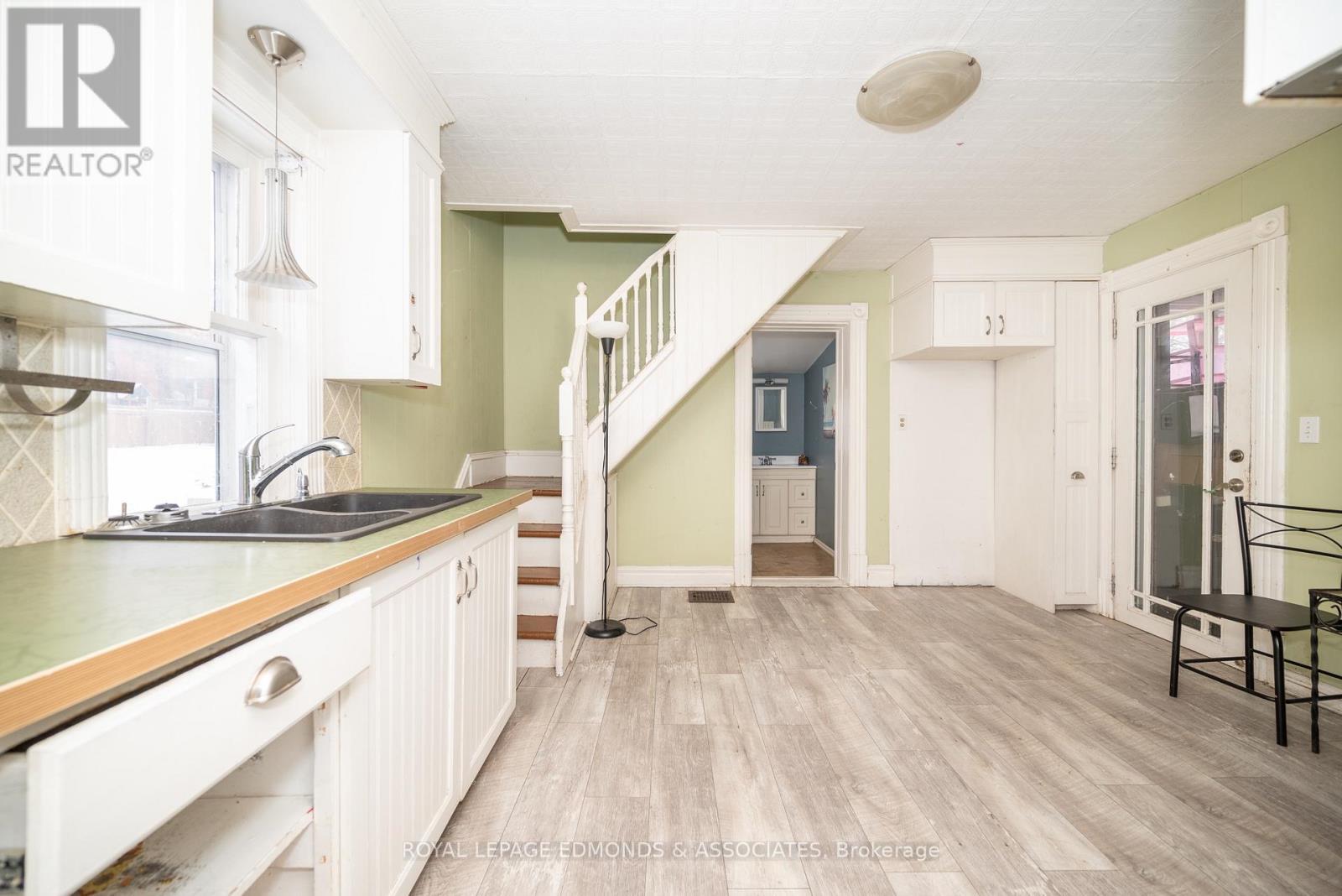 












198 MCALLISTER STREET

,
Pembroke,




Ontario
K8A3G2

