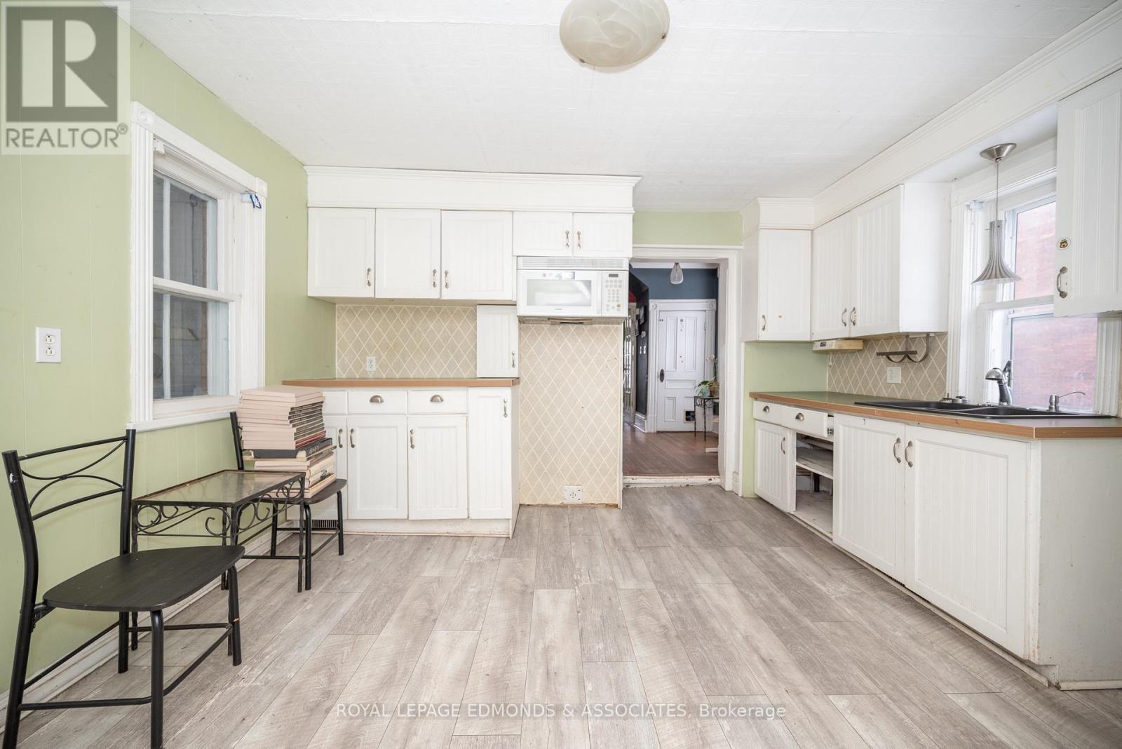 












198 MCALLISTER STREET

,
Pembroke,




Ontario
K8A3G2

