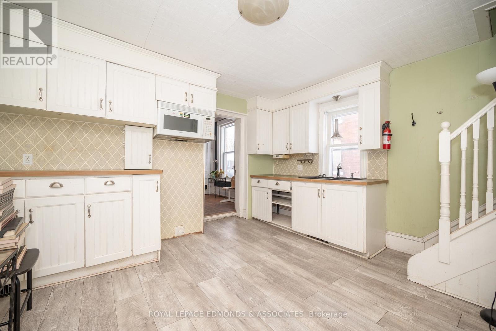 












198 MCALLISTER STREET

,
Pembroke,




Ontario
K8A3G2

