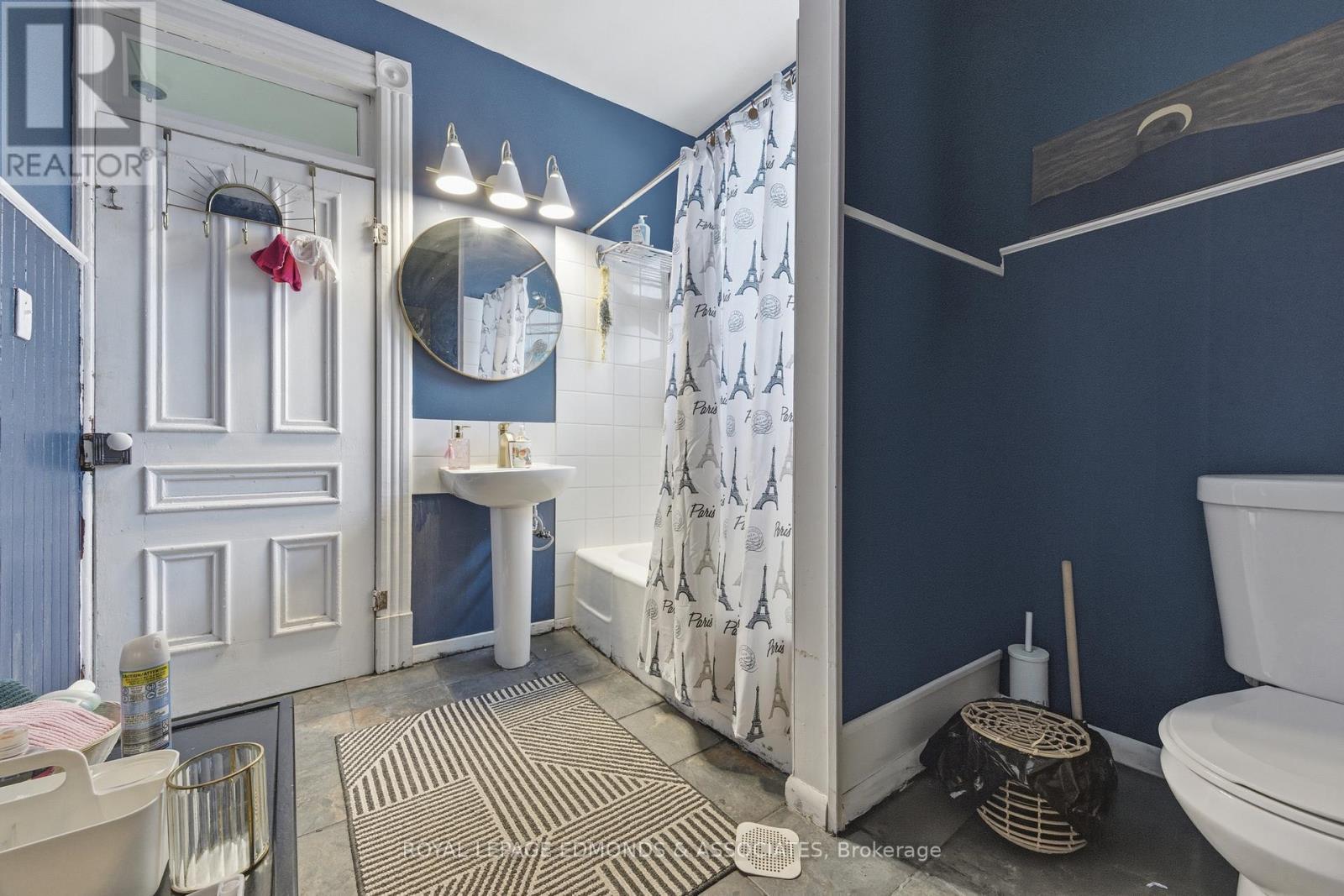 












198 MCALLISTER STREET

,
Pembroke,




Ontario
K8A3G2

