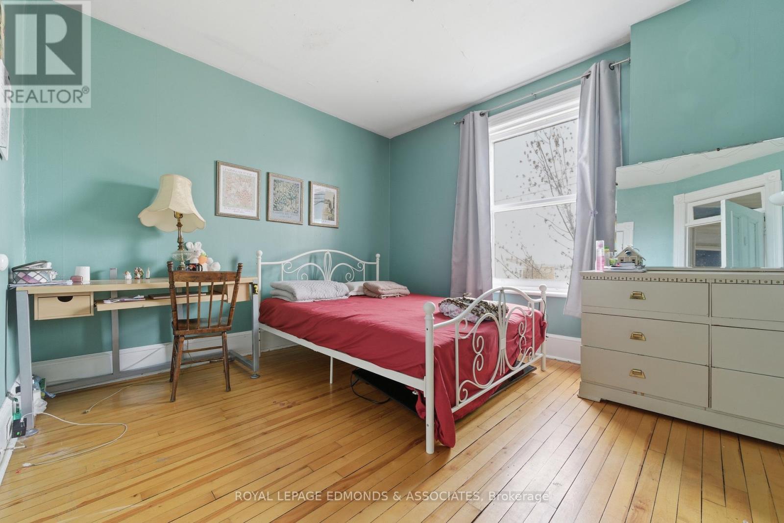 












198 MCALLISTER STREET

,
Pembroke,




Ontario
K8A3G2

