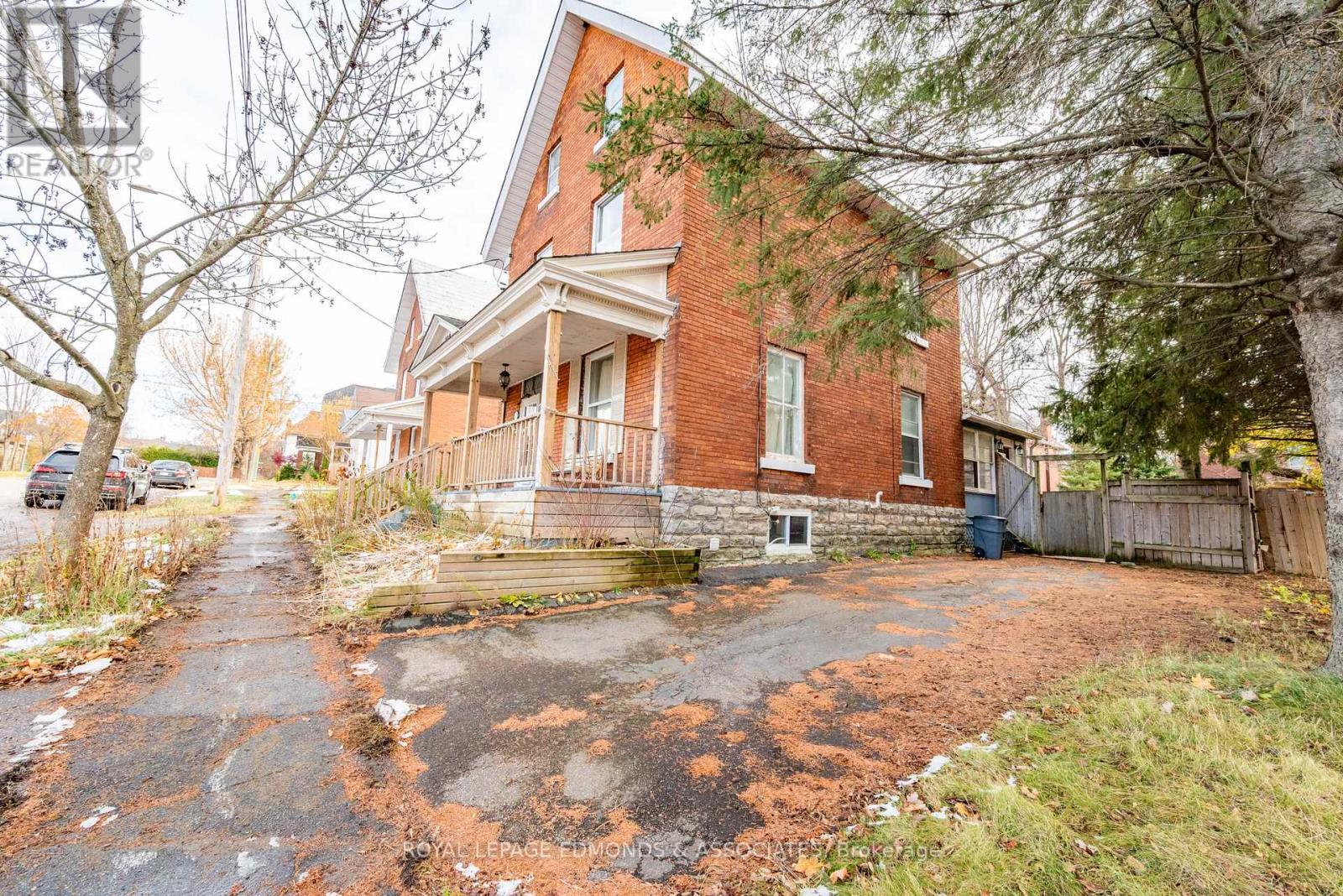 












198 MCALLISTER STREET

,
Pembroke,




Ontario
K8A3G2

