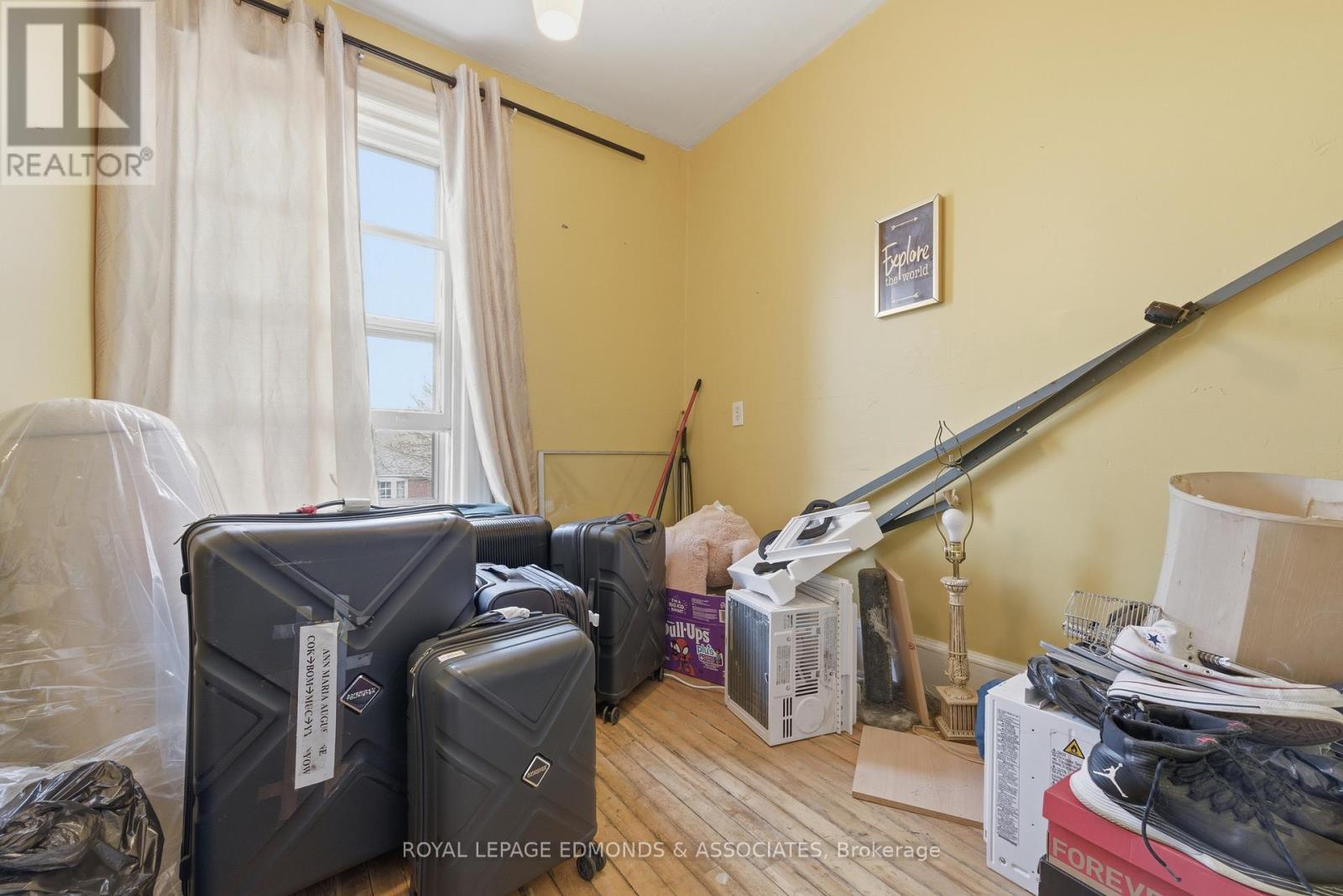 












198 MCALLISTER STREET

,
Pembroke,




Ontario
K8A3G2

