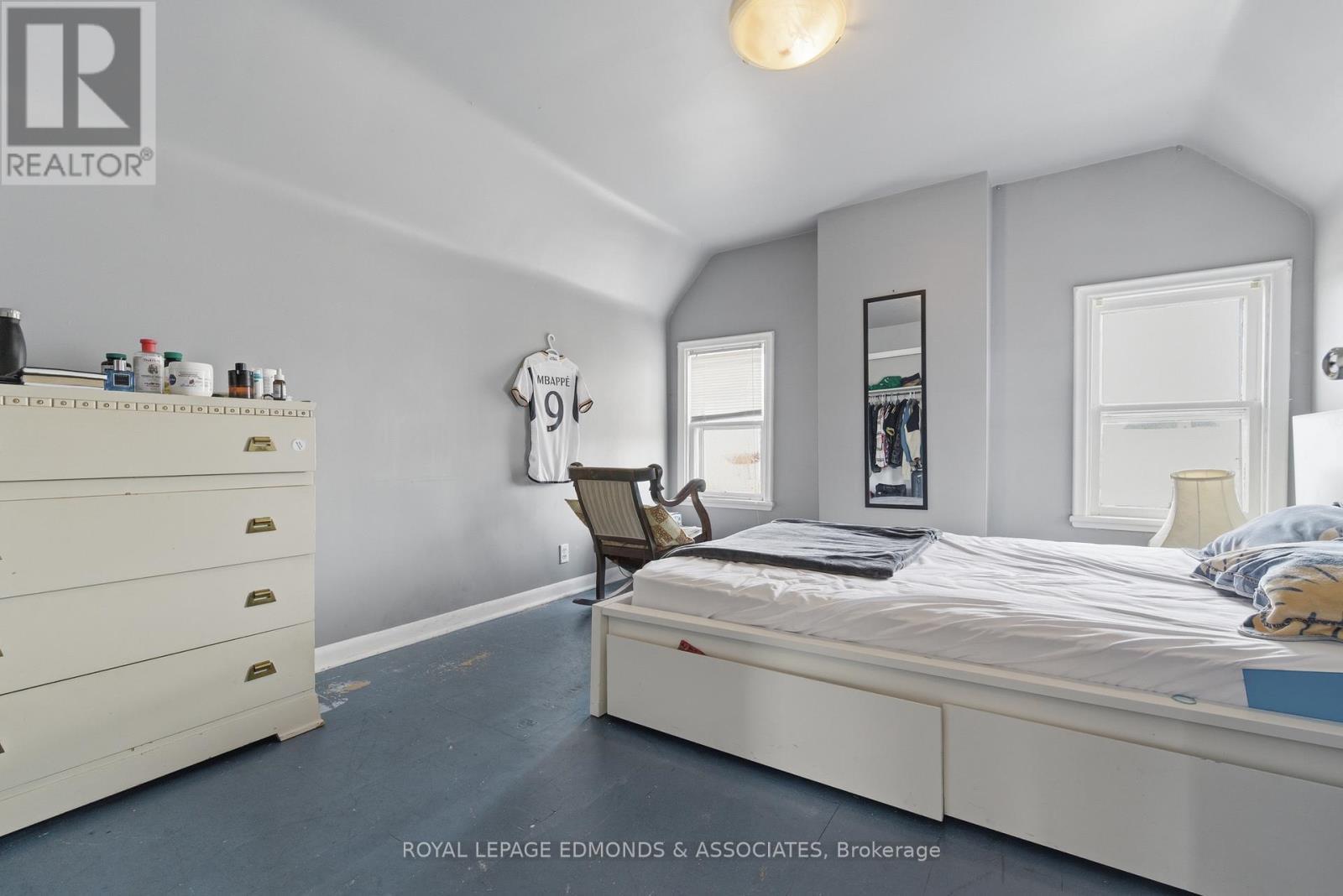 












198 MCALLISTER STREET

,
Pembroke,




Ontario
K8A3G2

