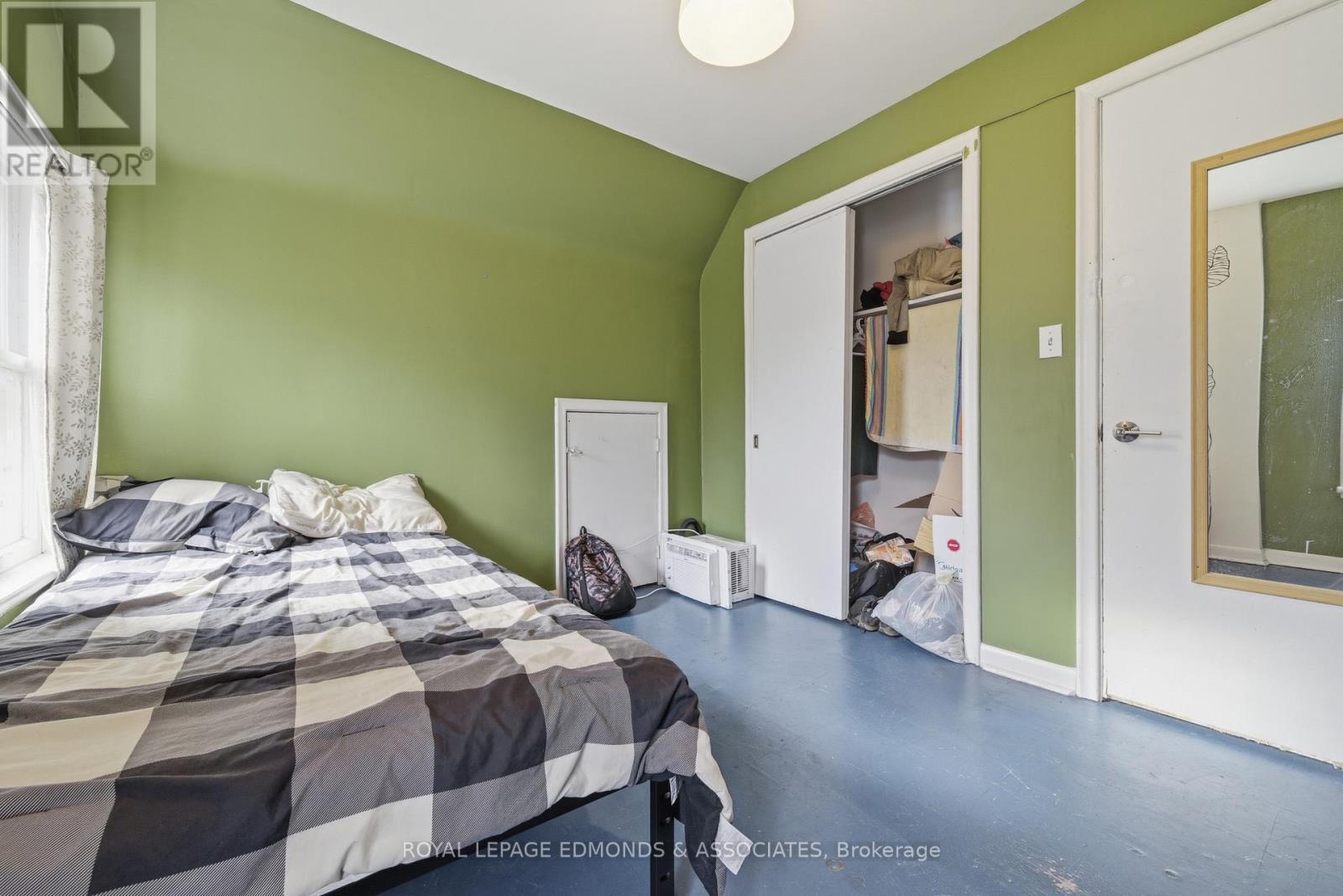 












198 MCALLISTER STREET

,
Pembroke,




Ontario
K8A3G2

