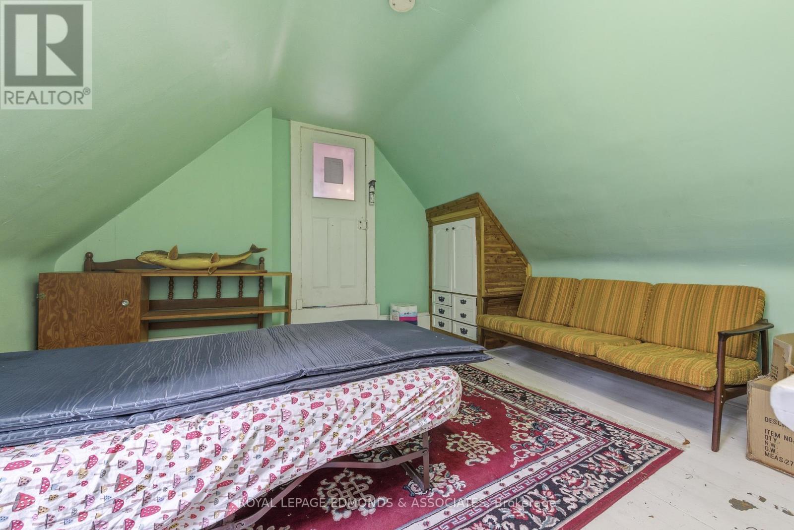 












198 MCALLISTER STREET

,
Pembroke,




Ontario
K8A3G2

