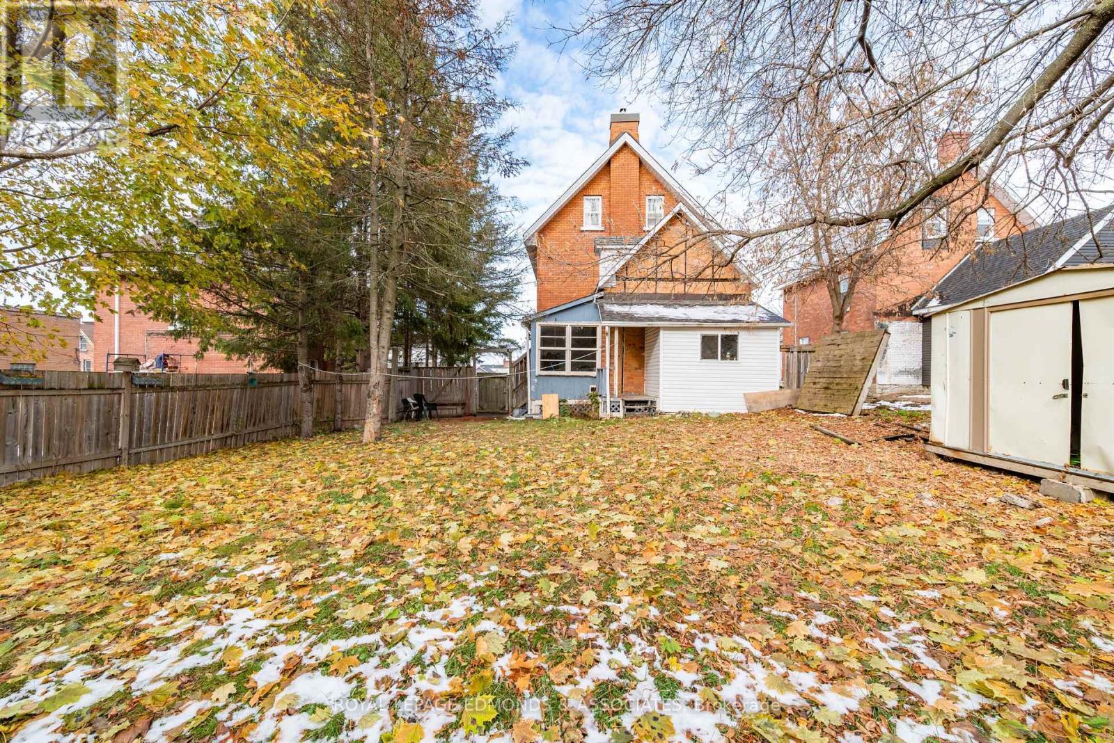 












198 MCALLISTER STREET

,
Pembroke,




Ontario
K8A3G2

