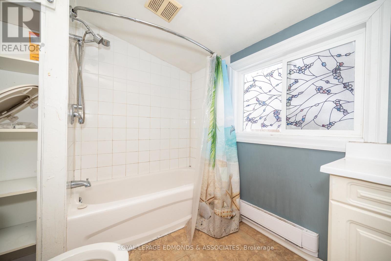 












198 MCALLISTER STREET

,
Pembroke,




Ontario
K8A3G2


