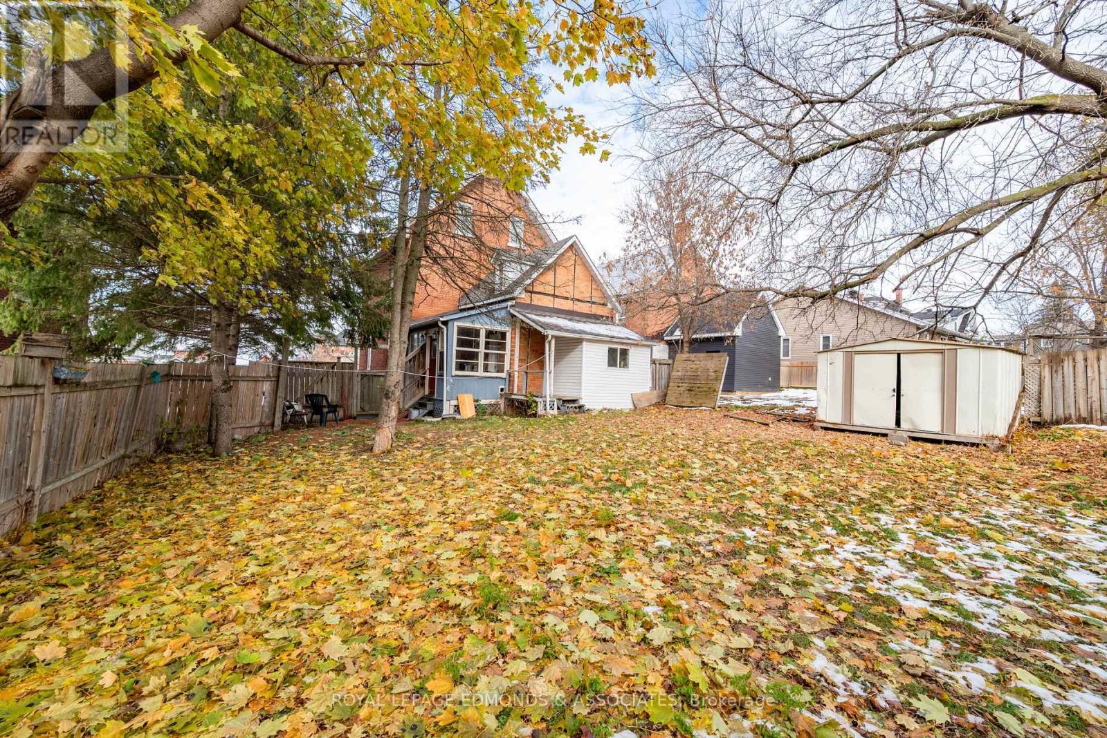 












198 MCALLISTER STREET

,
Pembroke,




Ontario
K8A3G2

