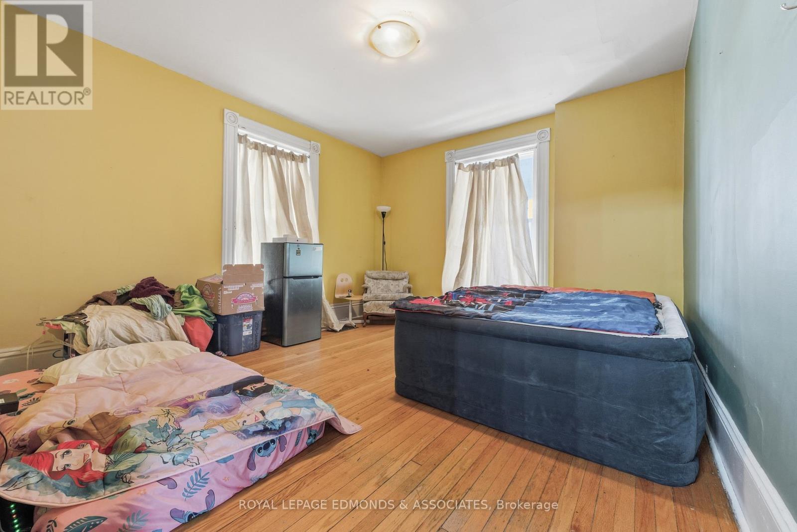 












198 MCALLISTER STREET

,
Pembroke,




Ontario
K8A3G2

