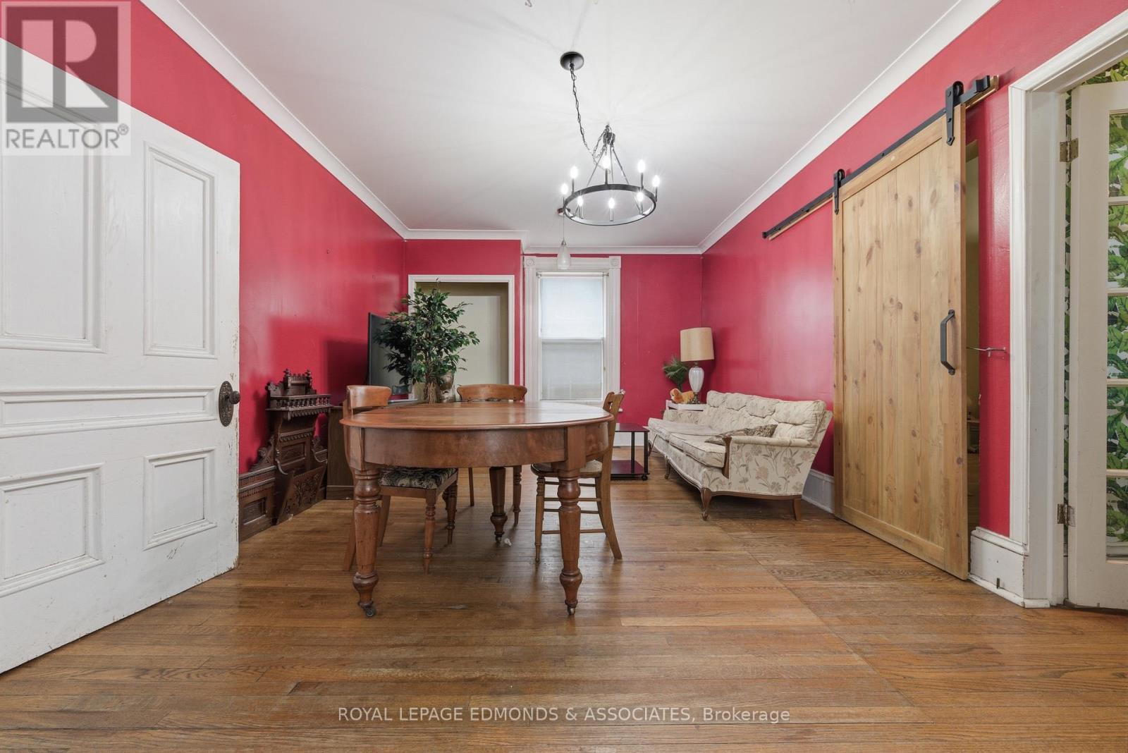 












198 MCALLISTER STREET

,
Pembroke,




Ontario
K8A3G2

