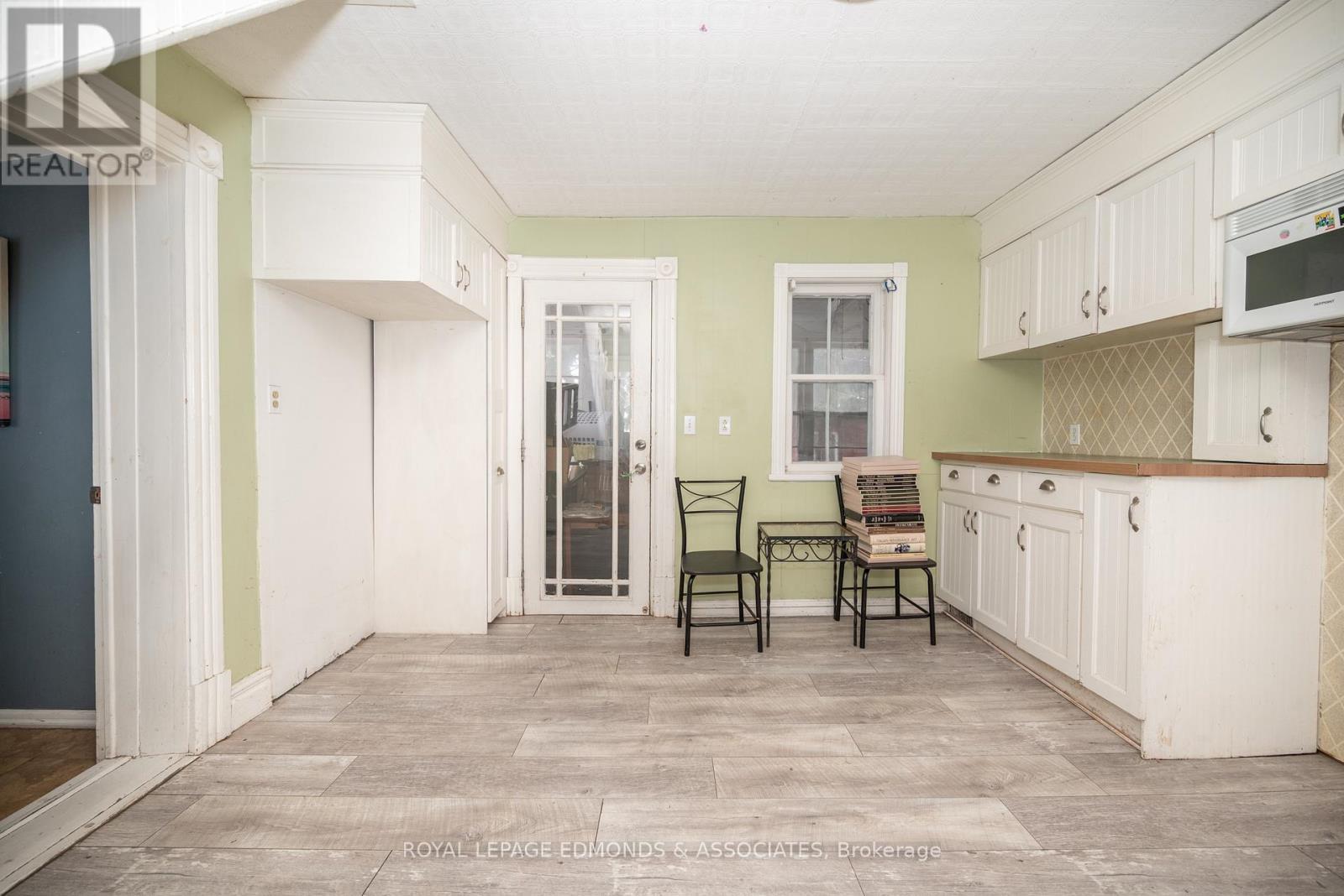 












198 MCALLISTER STREET

,
Pembroke,




Ontario
K8A3G2

