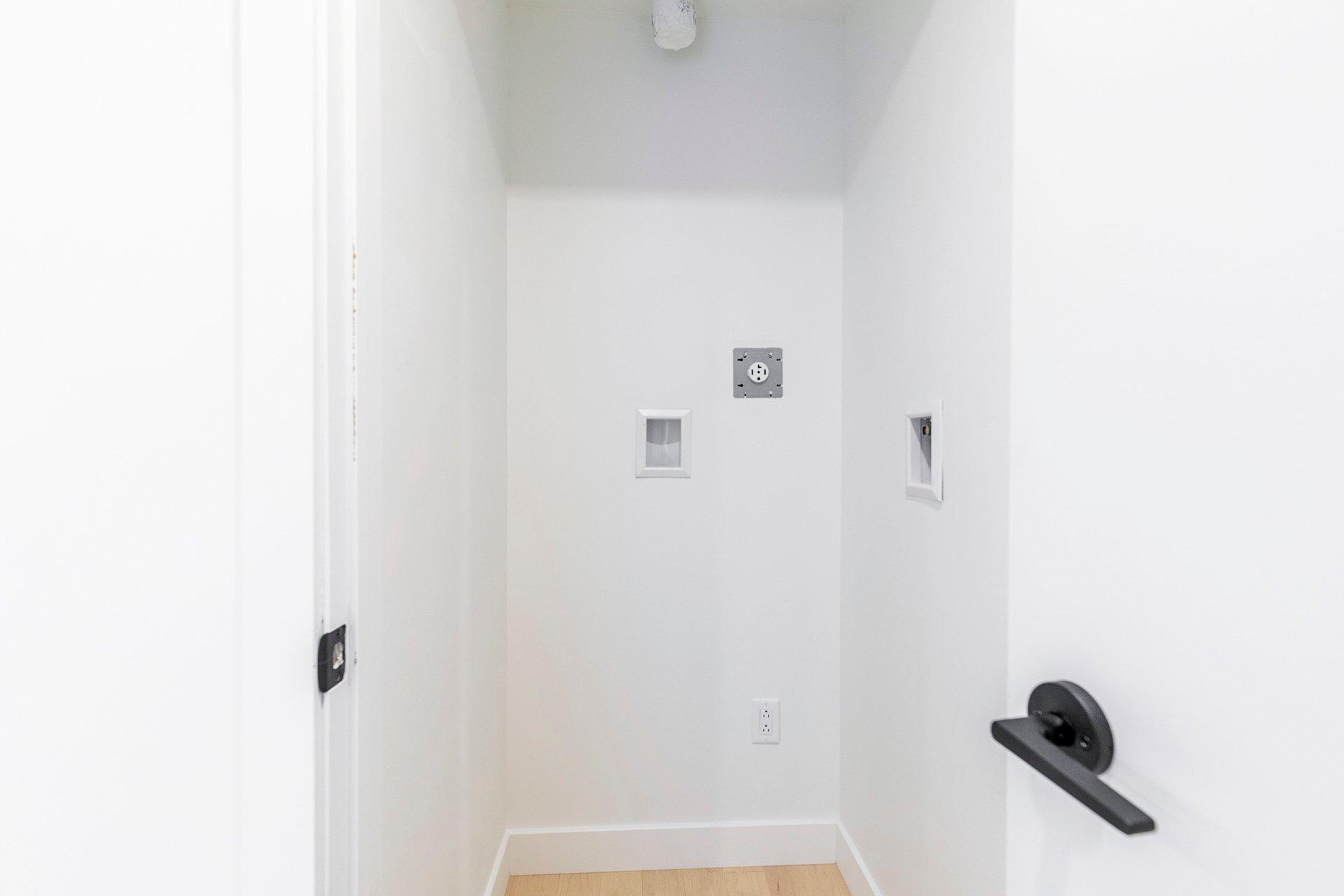 









1210


Rue Jeanne-Mance

, 3410,
Montréal (Ville-Marie),




QC
H2X1M1

