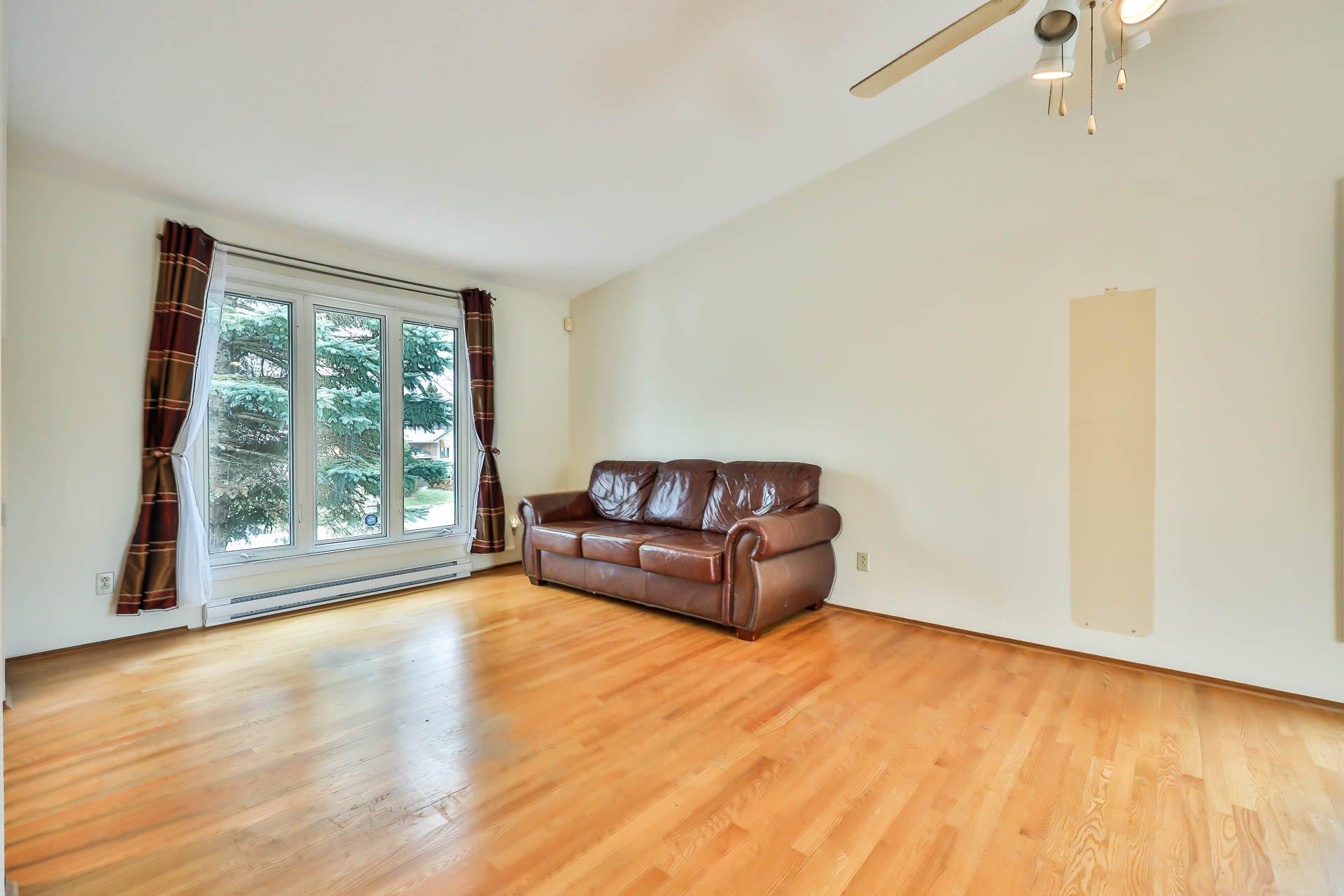 









77


Av. des Camélias

,
Gatineau (Aylmer),




QC
J9J2E7

