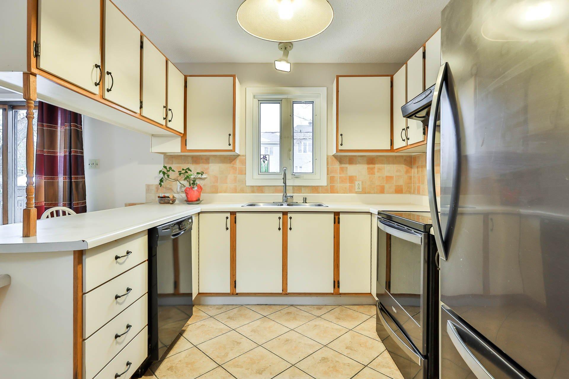 









77


Av. des Camélias

,
Gatineau (Aylmer),




QC
J9J2E7

