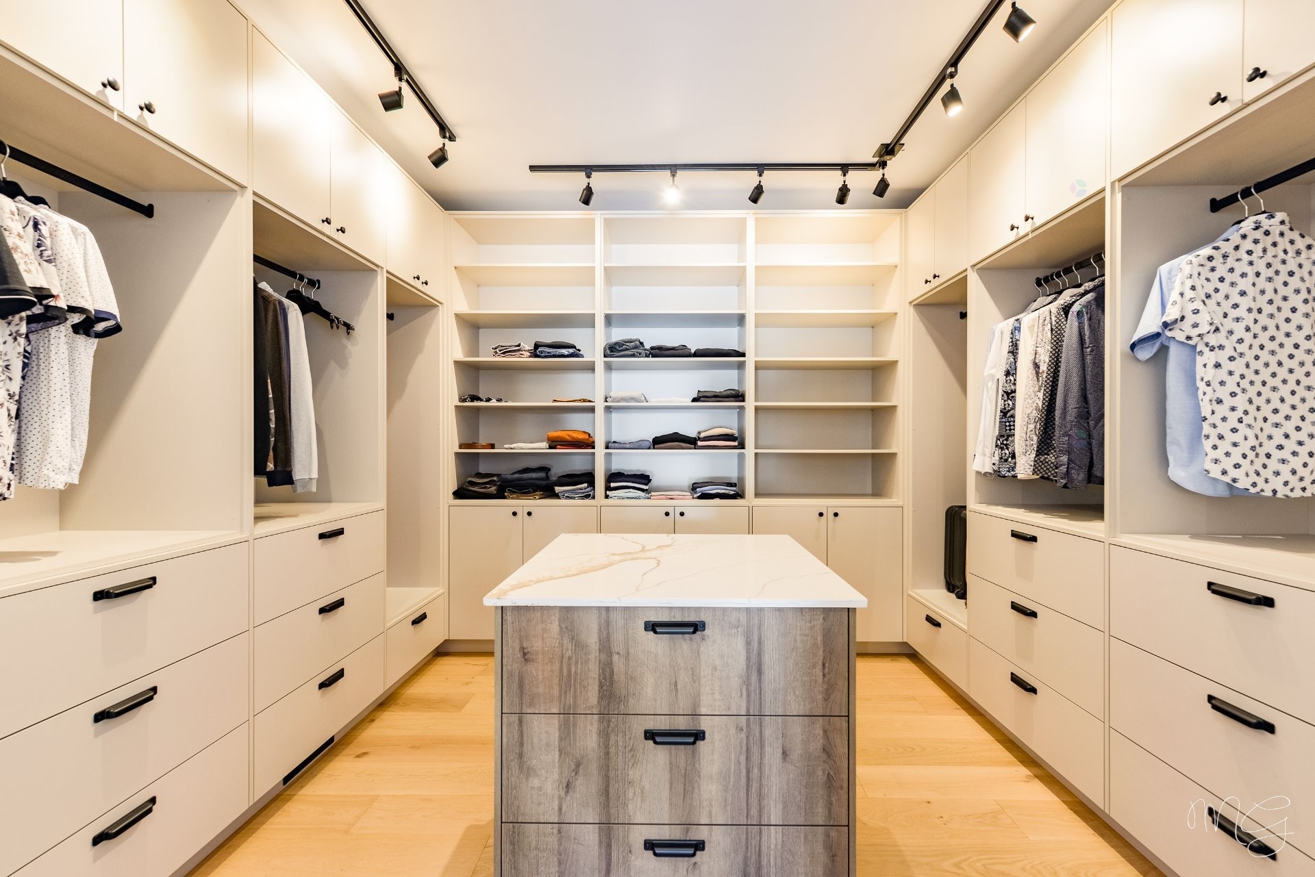 









1217


Ch. du Millepertuis

,
Piedmont,




QC
J0R1K0

