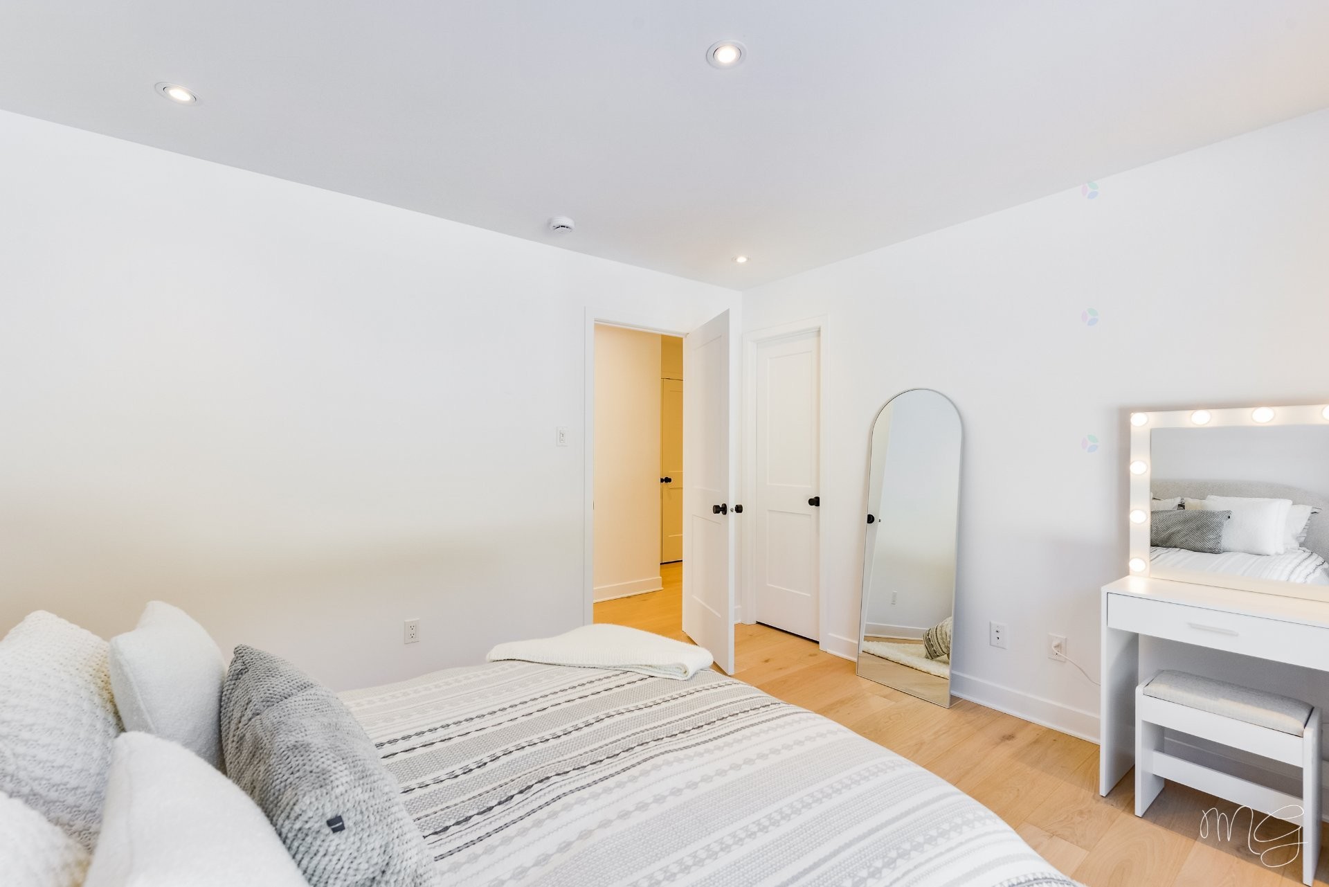 









1217


Ch. du Millepertuis

,
Piedmont,




QC
J0R1K0

