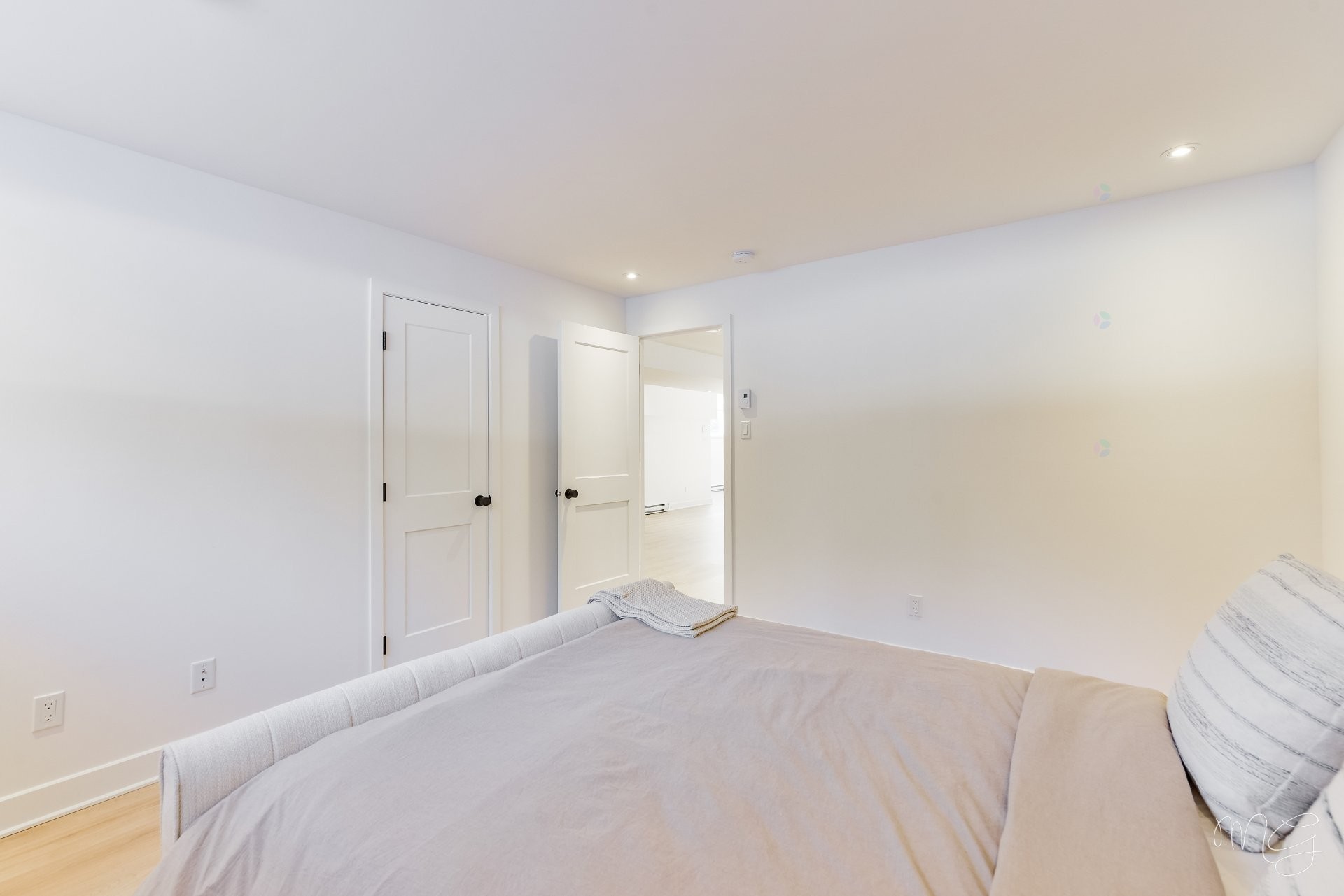 









1217


Ch. du Millepertuis

,
Piedmont,




QC
J0R1K0

