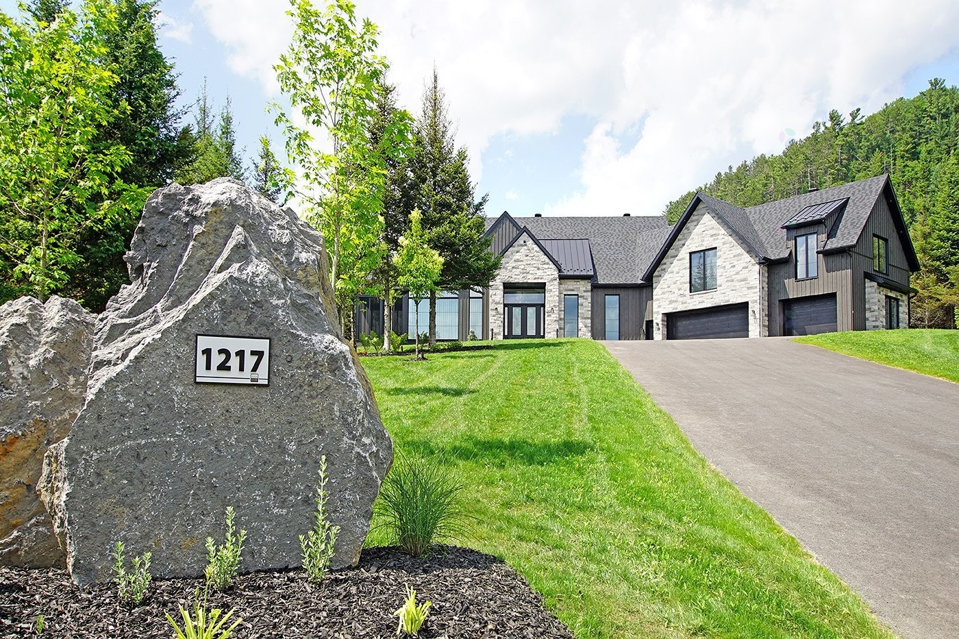 









1217


Ch. du Millepertuis

,
Piedmont,




QC
J0R1K0

