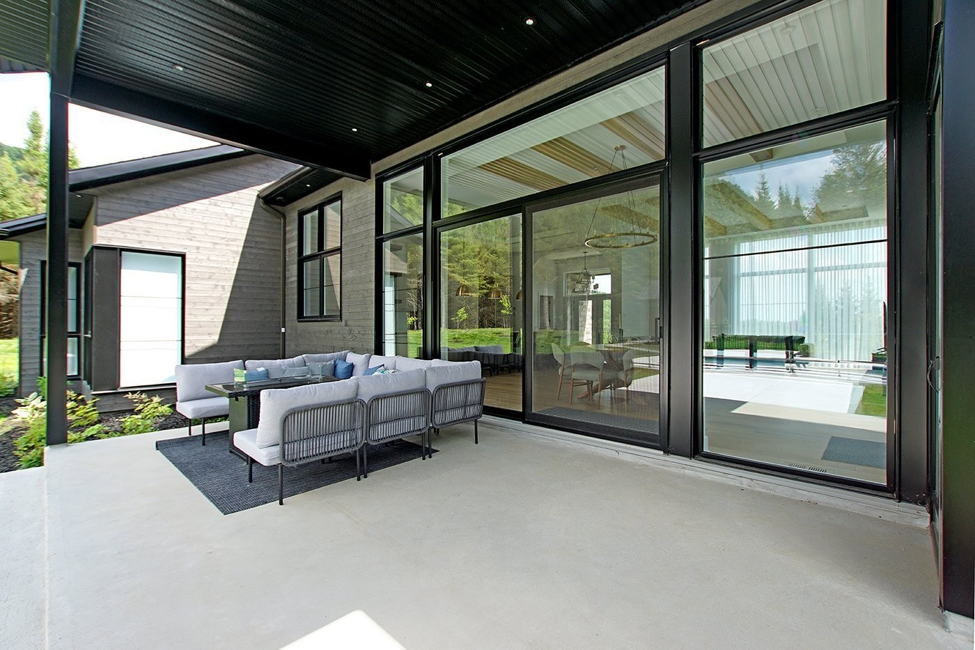 









1217


Ch. du Millepertuis

,
Piedmont,




QC
J0R1K0

