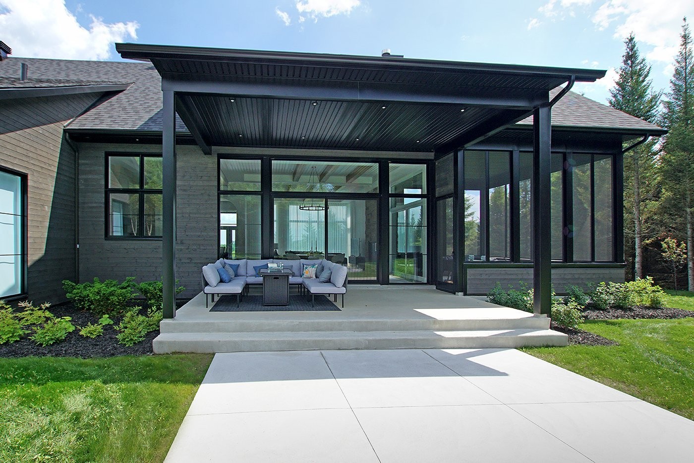 









1217


Ch. du Millepertuis

,
Piedmont,




QC
J0R1K0

